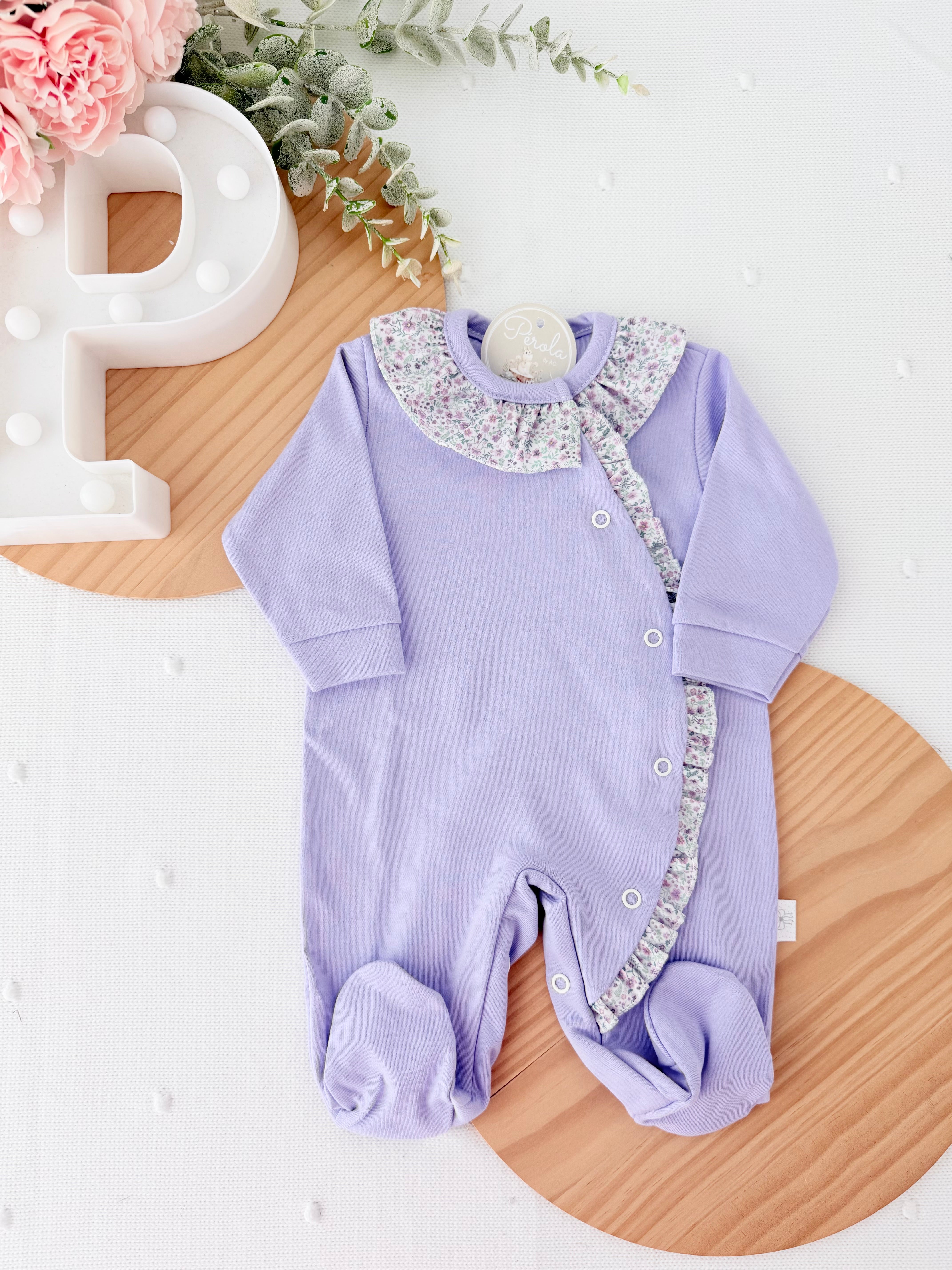 Babygrow em algodão lilás - tema flores roxas