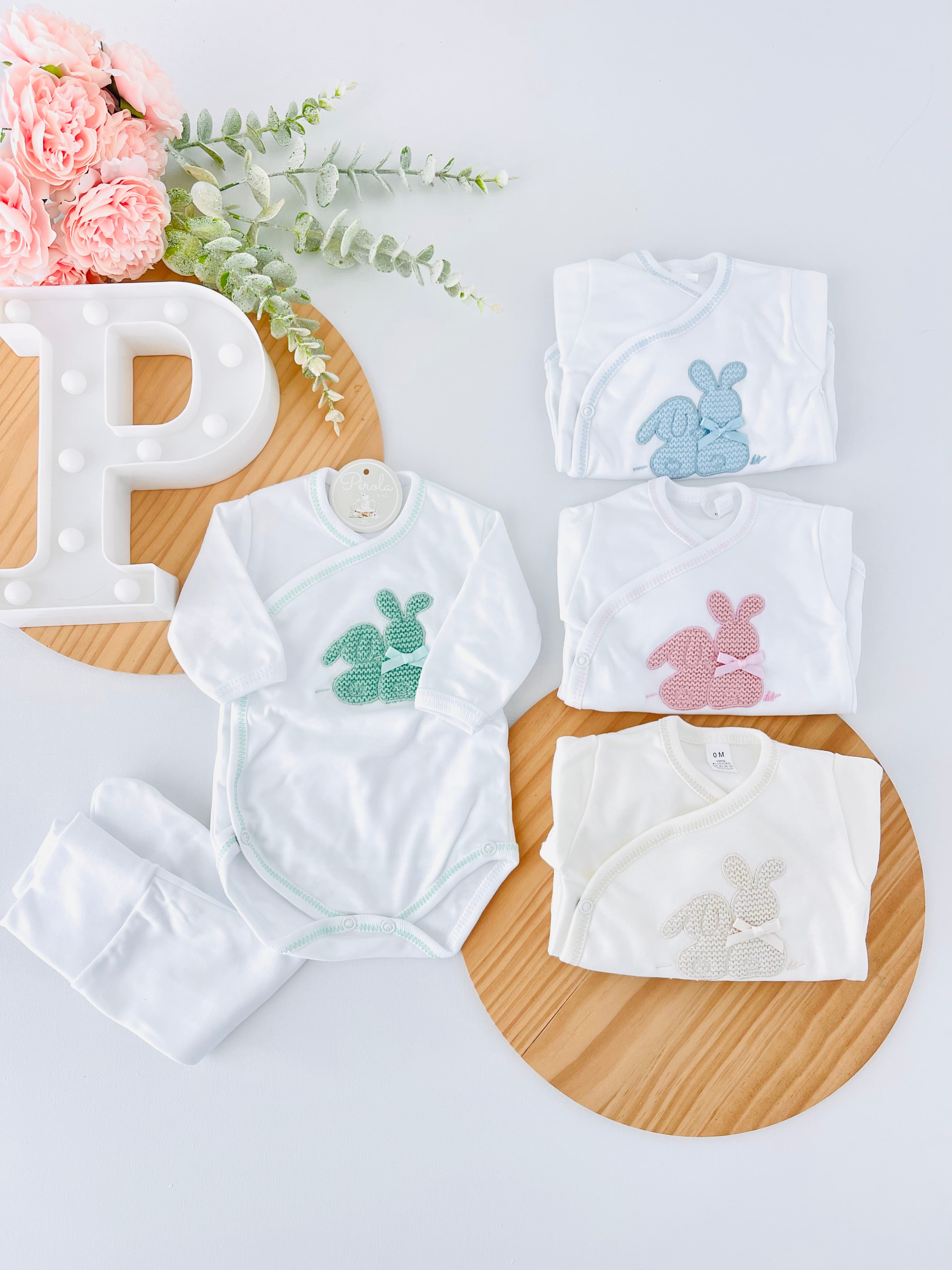 Conjunto interiores tema coelhinhos: Body e calças