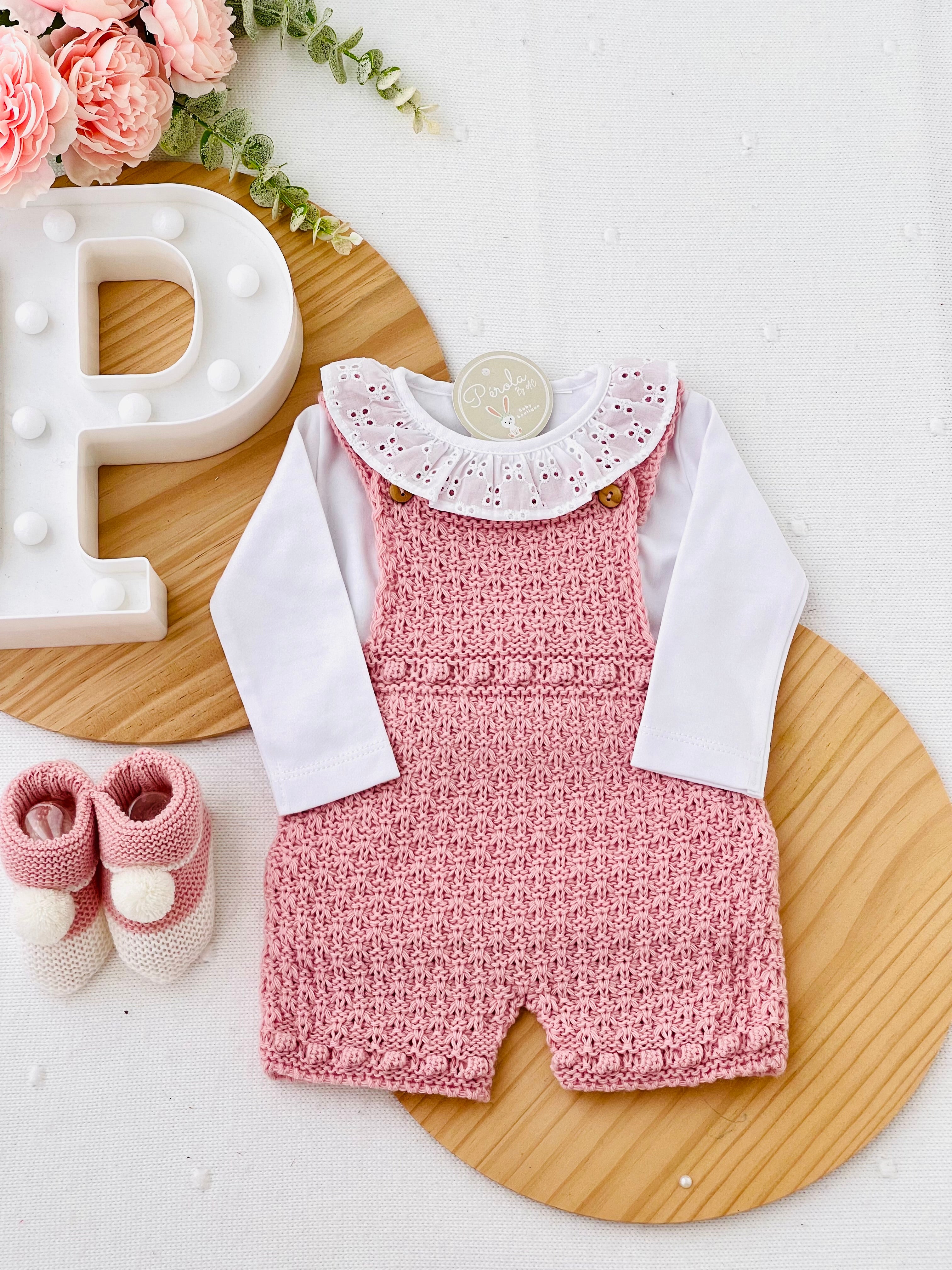 Jardineiras e Body com gola de bordado inglês e carda por dentro