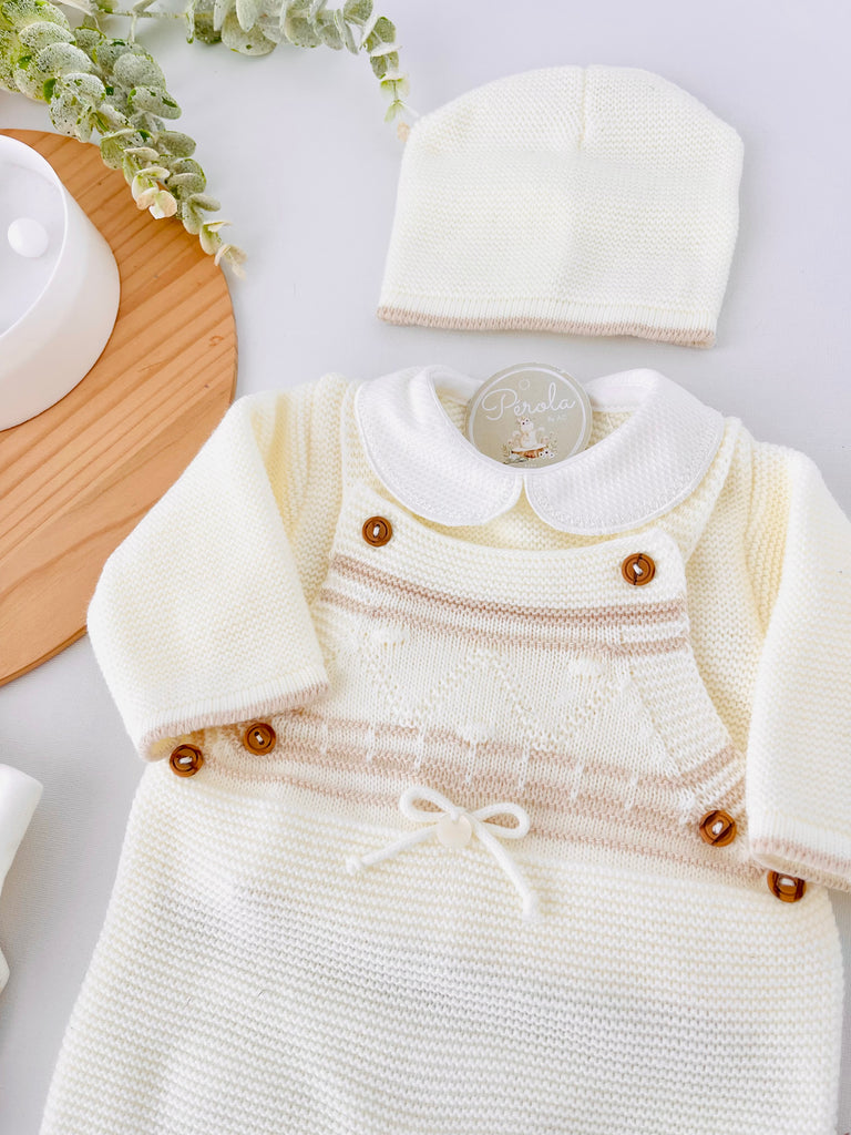 Pack saída de maternidade Pérola 5 peças: body, calças, jardineiras, camisola e gorro