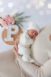 Saídas de maternidade: jardineiras, camisola e gorro outono inverno