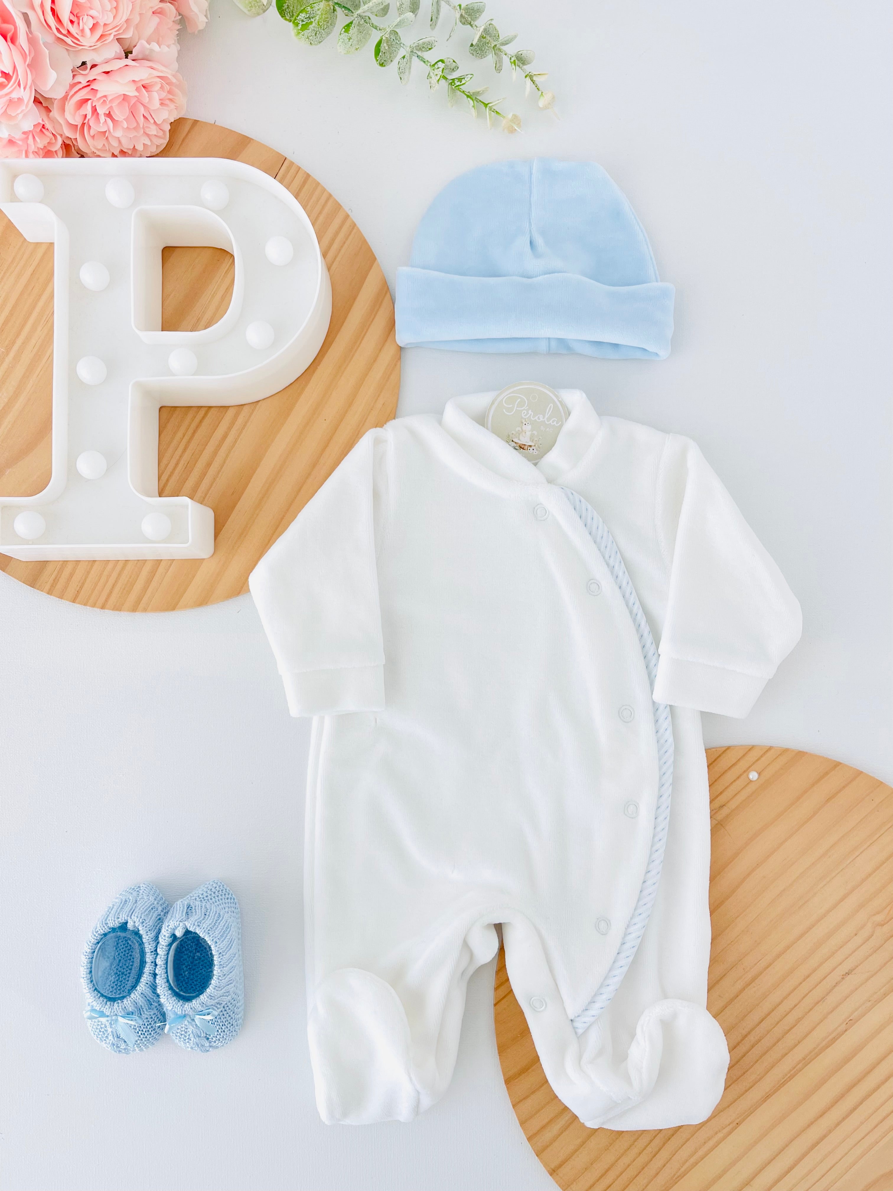 Babygrow branco para menino em veludo