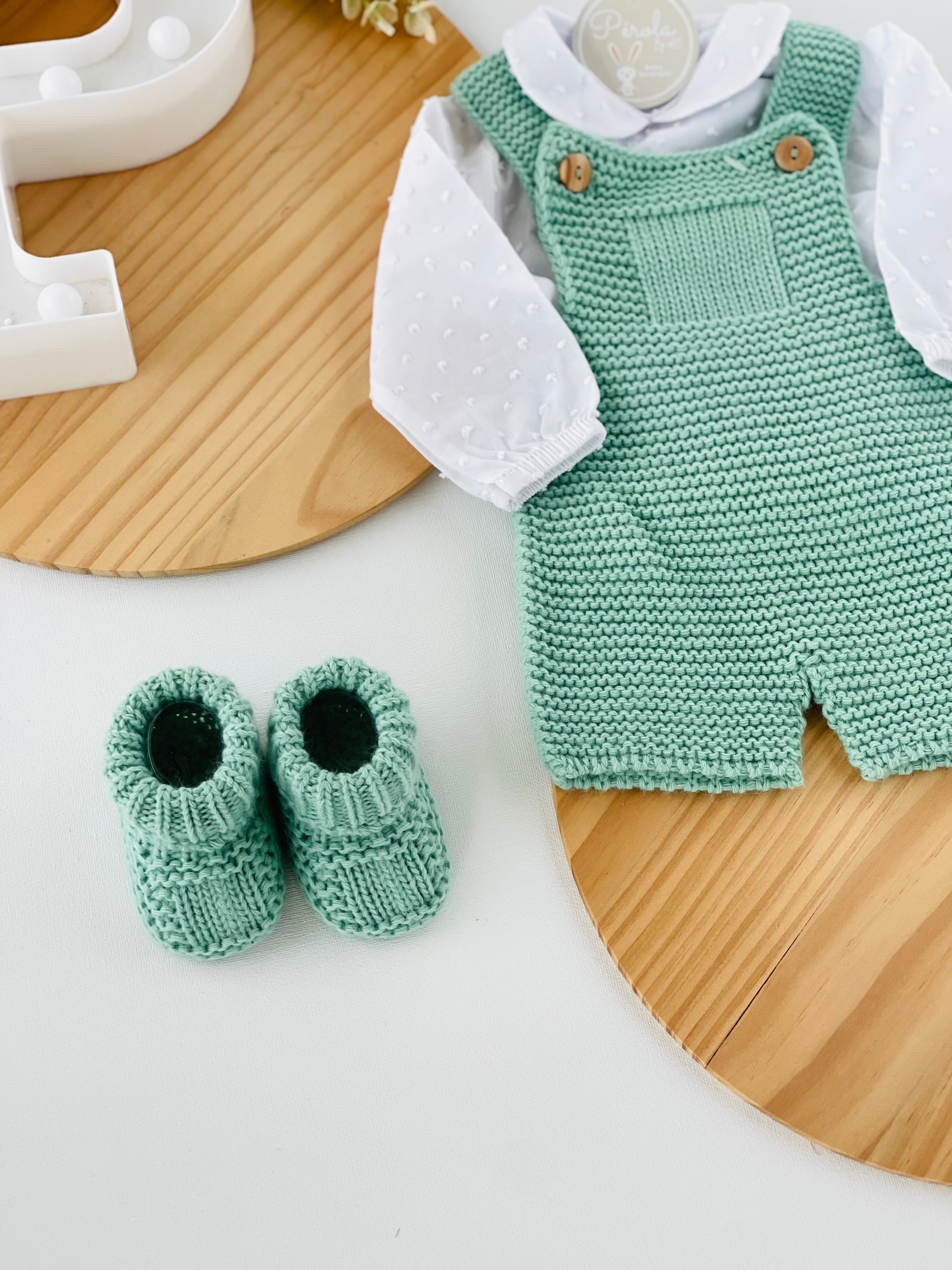 Conjunto neutro: Fofo, camisa e carapins