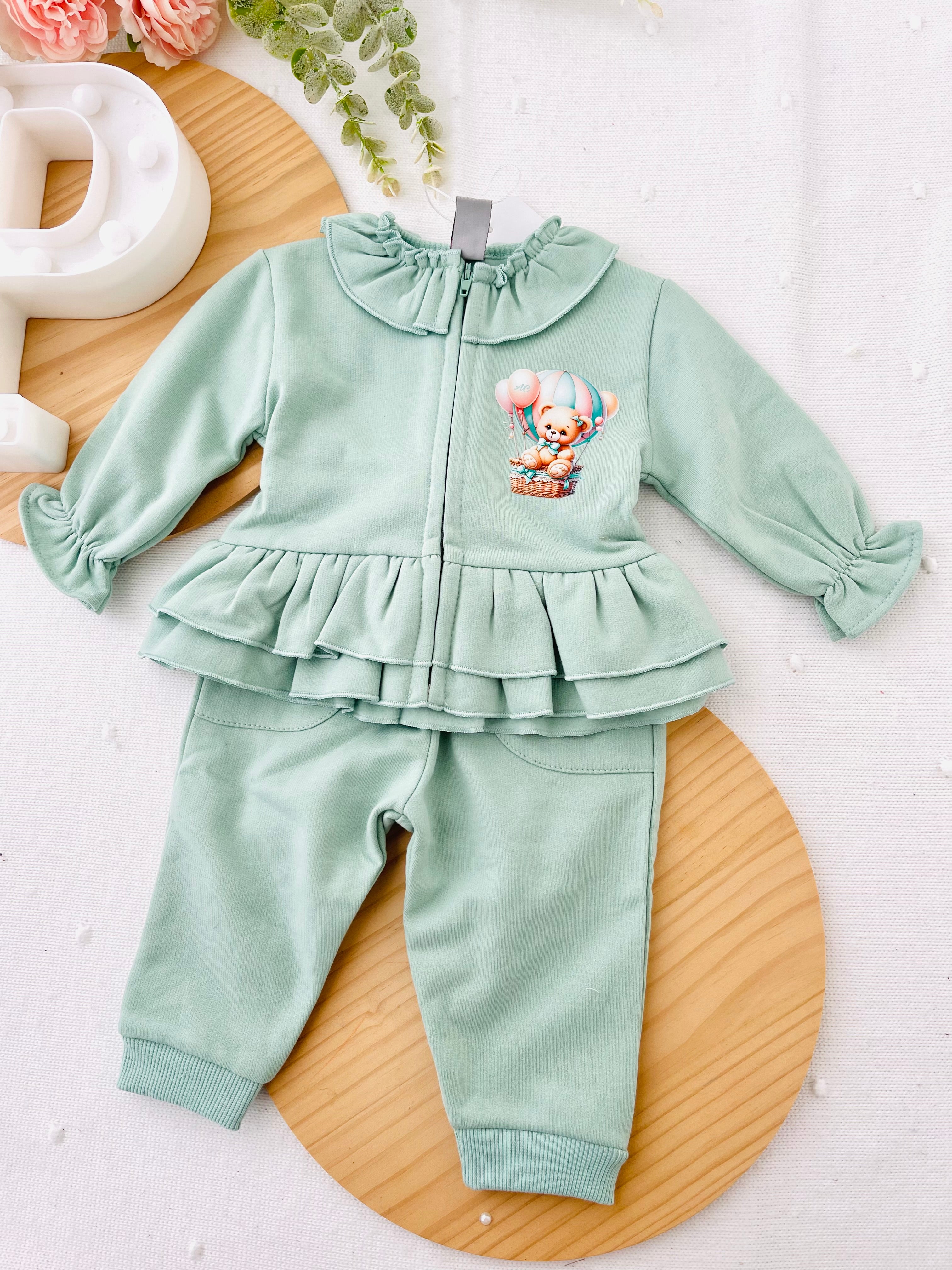 Fato de treino Lili: casaco com folhos e calças