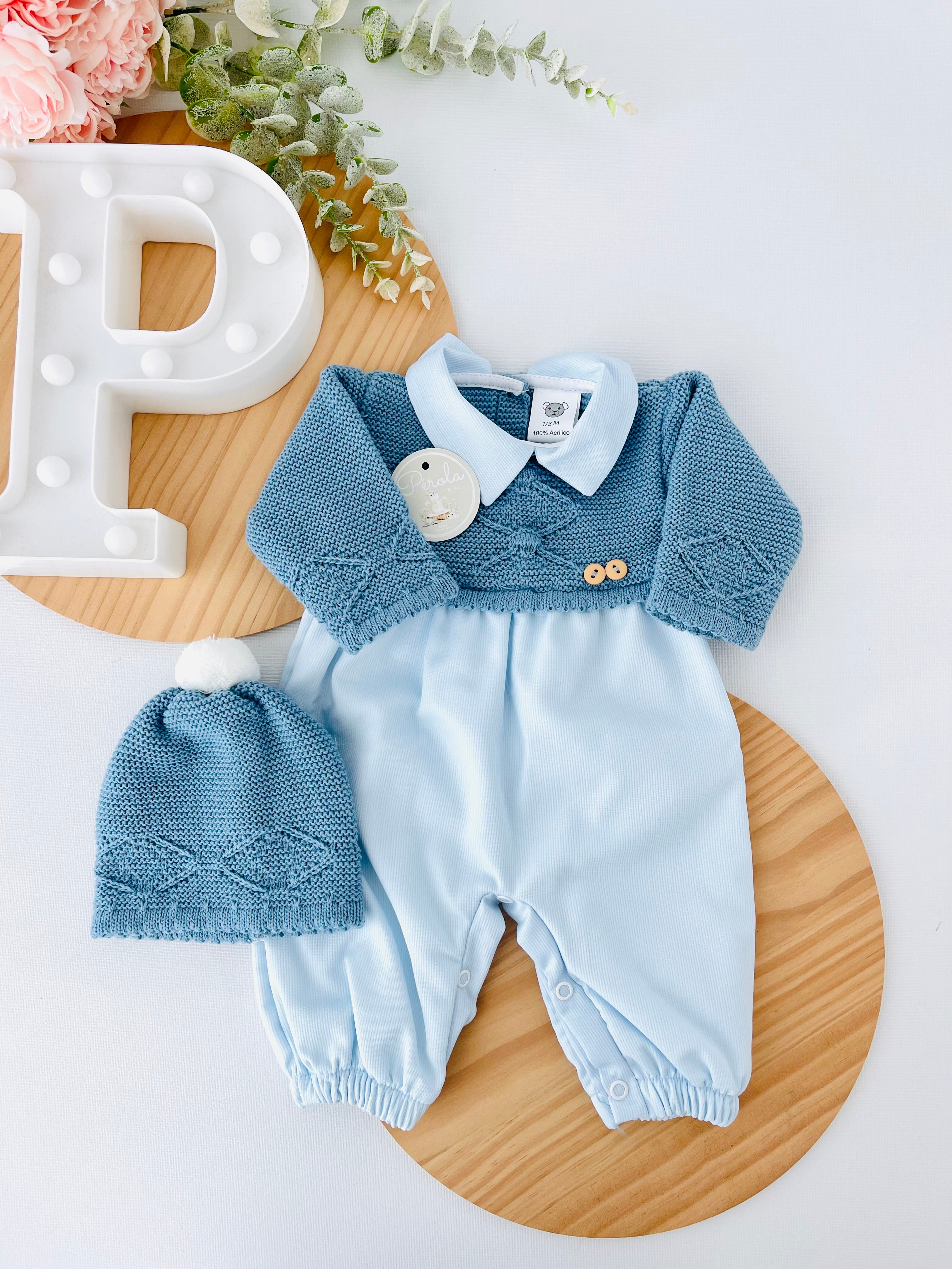 Conjunto quentinho: macacão e gorro