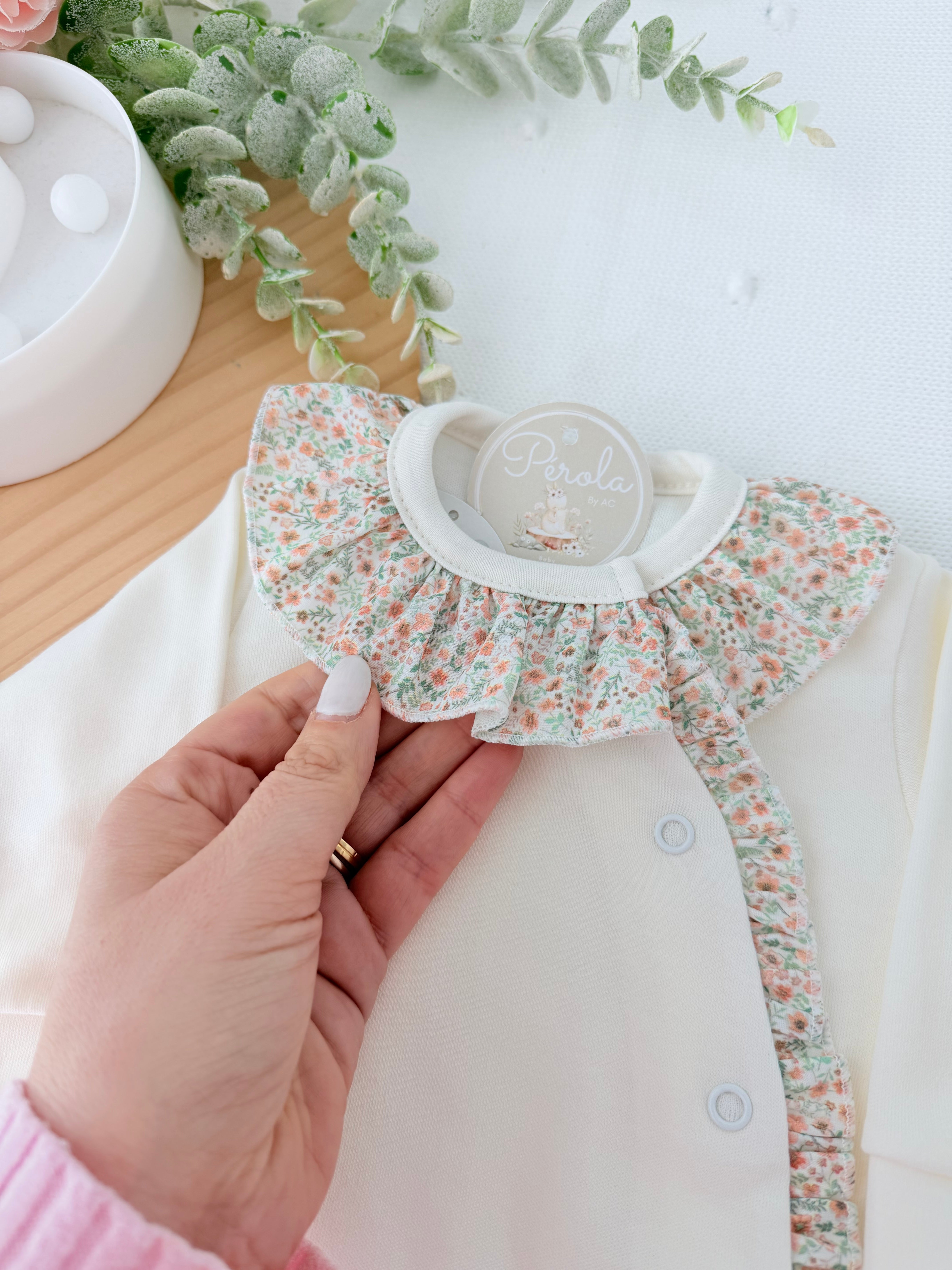 Babygrow Pérola tema flores em algodão