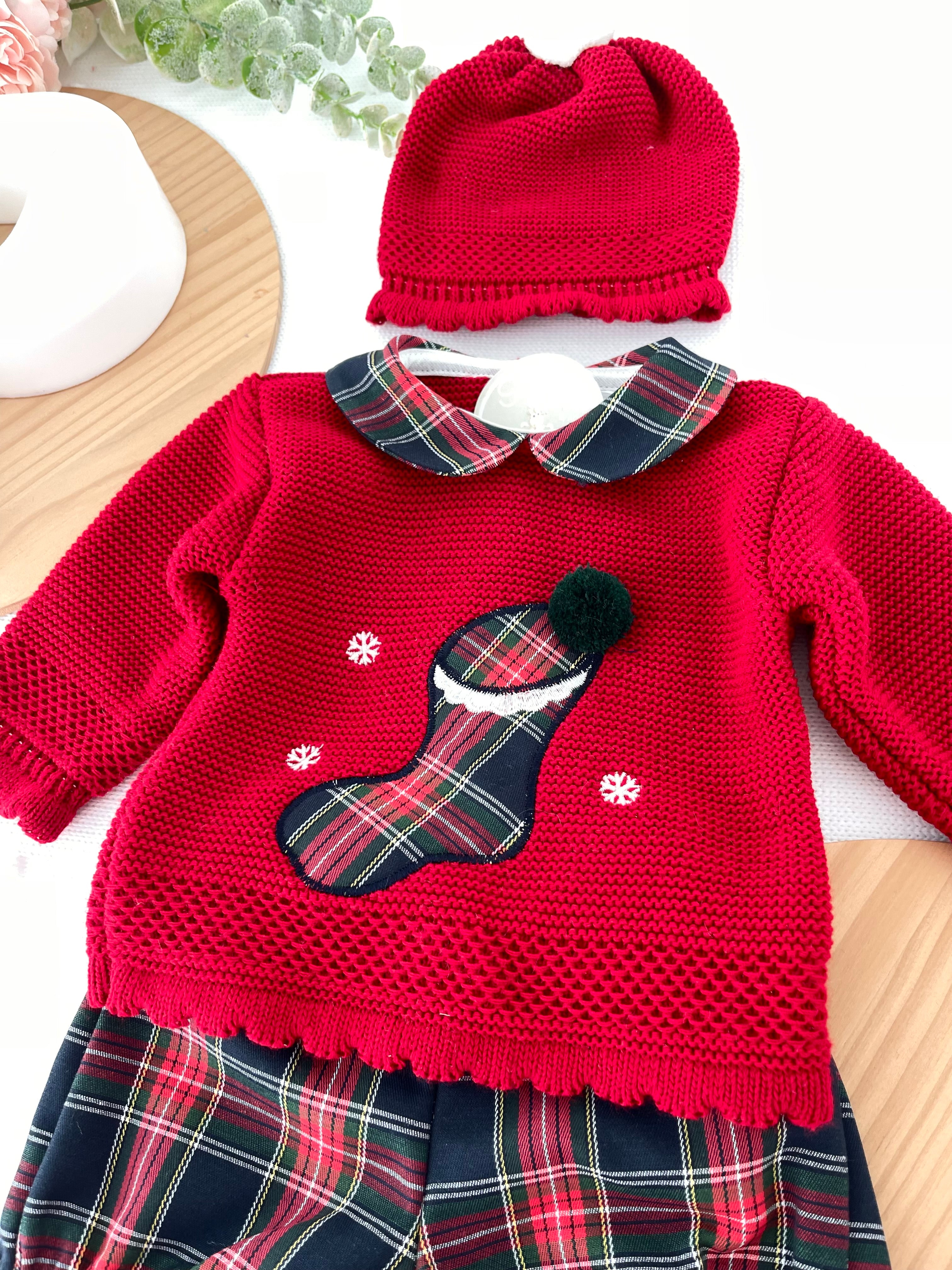 Conjunto Natal: camisola, calções e gorro pompom