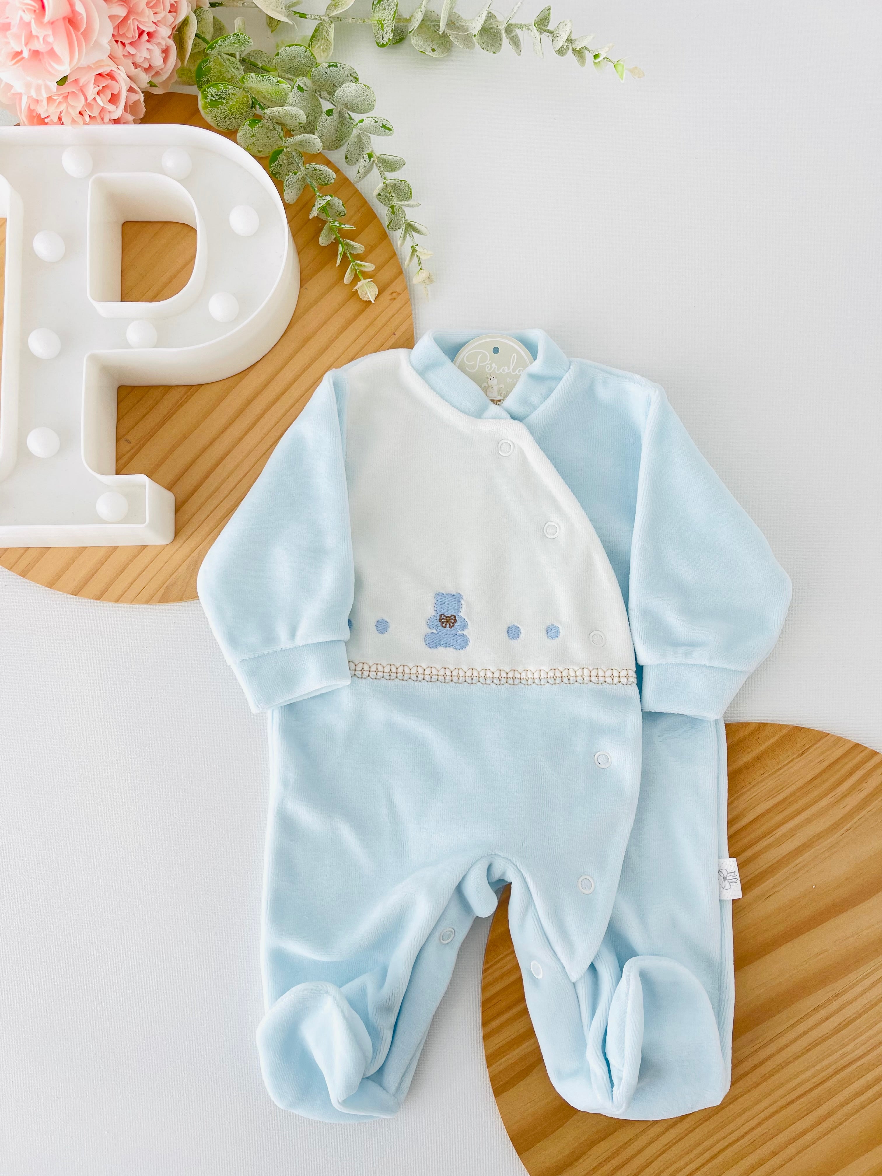Babygrow azul em veludo para menino