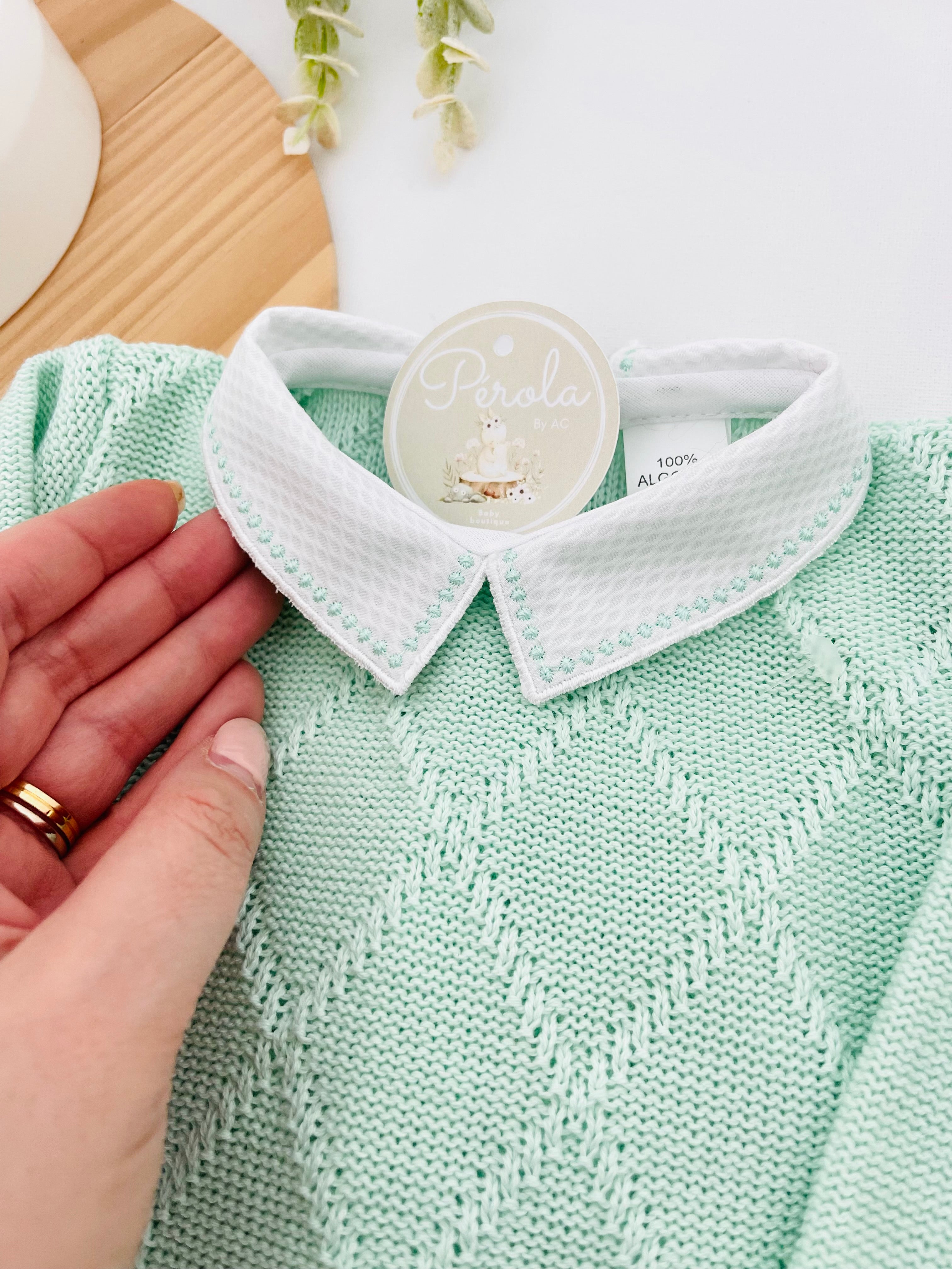 Conjunto losango: camisola com gola de camisa e calças