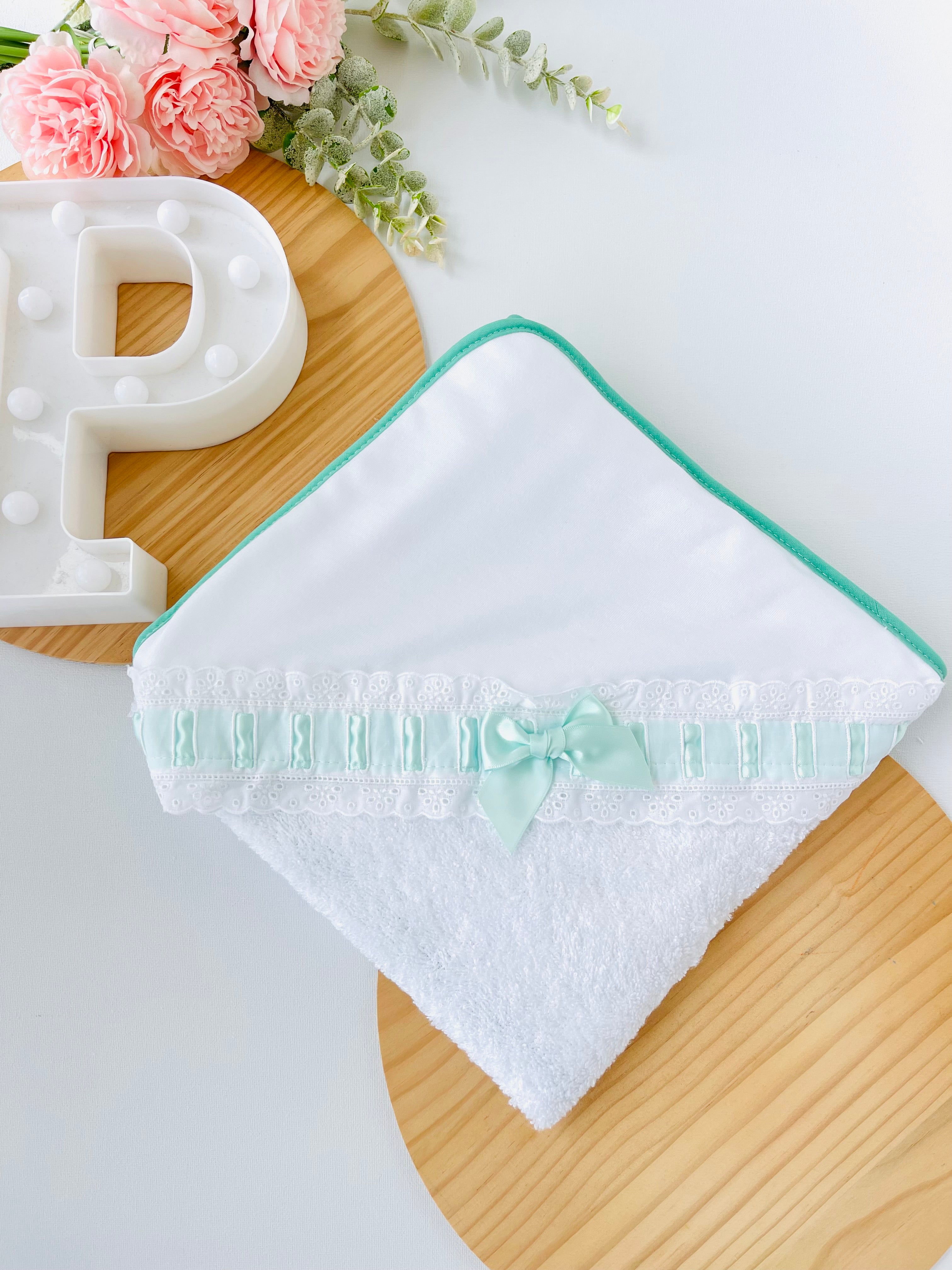 Toalha de banho com bordado inglês