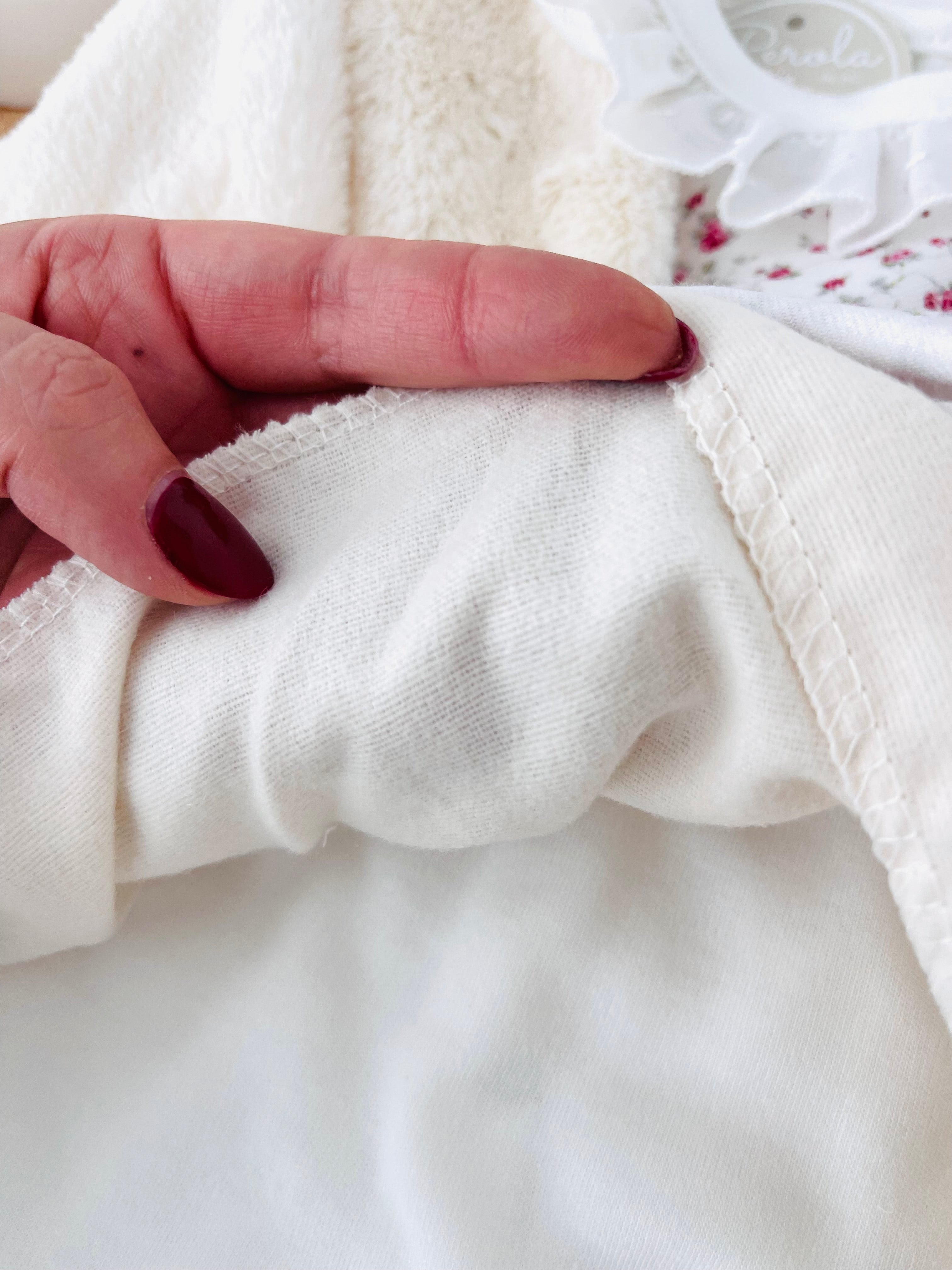 Conjunto Eva: casaco de pêlo, vestido e camisola com golinha