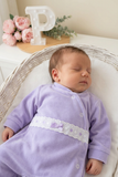 Babygrow lilás em veludo