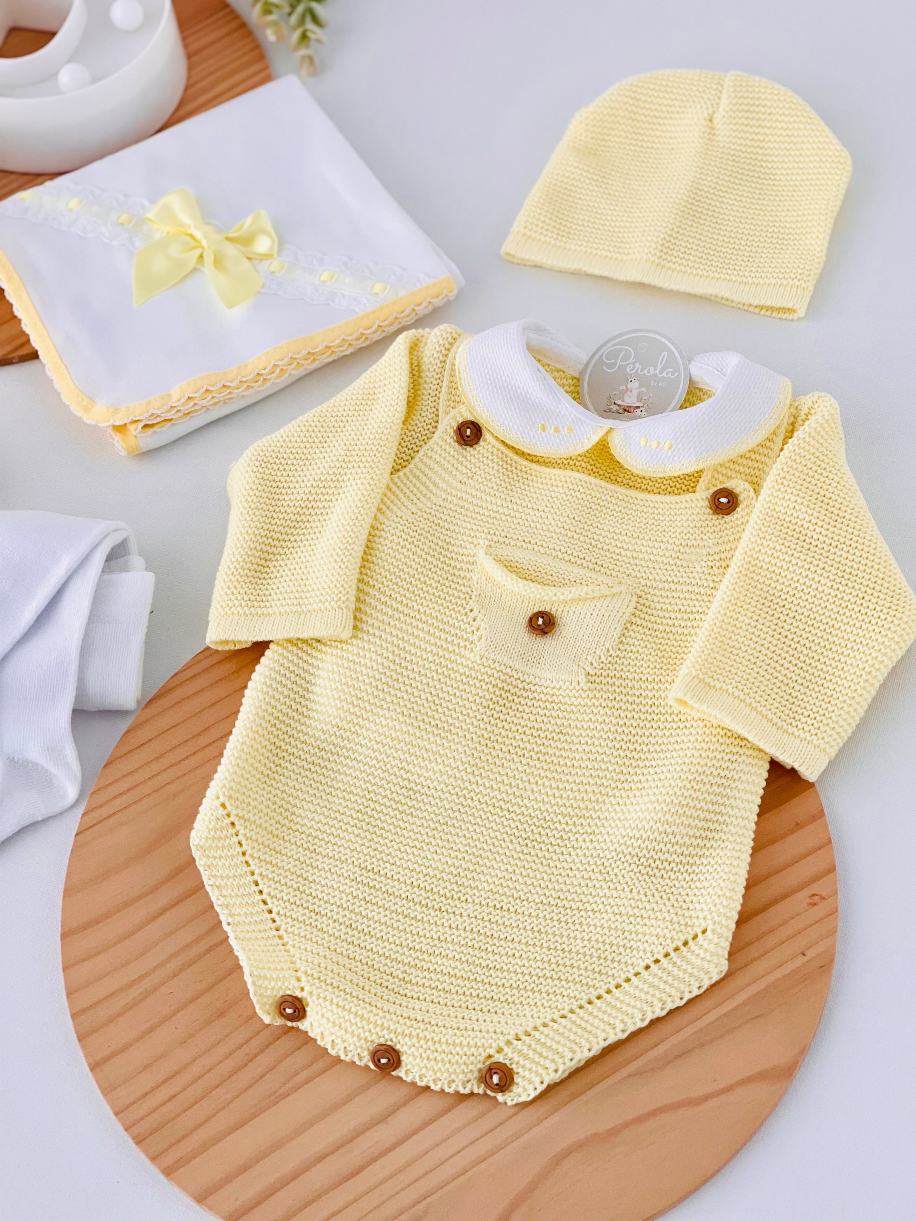 Pack amarelo 6 peças: fofo, camisola, gorro, collants, carapins e fralda