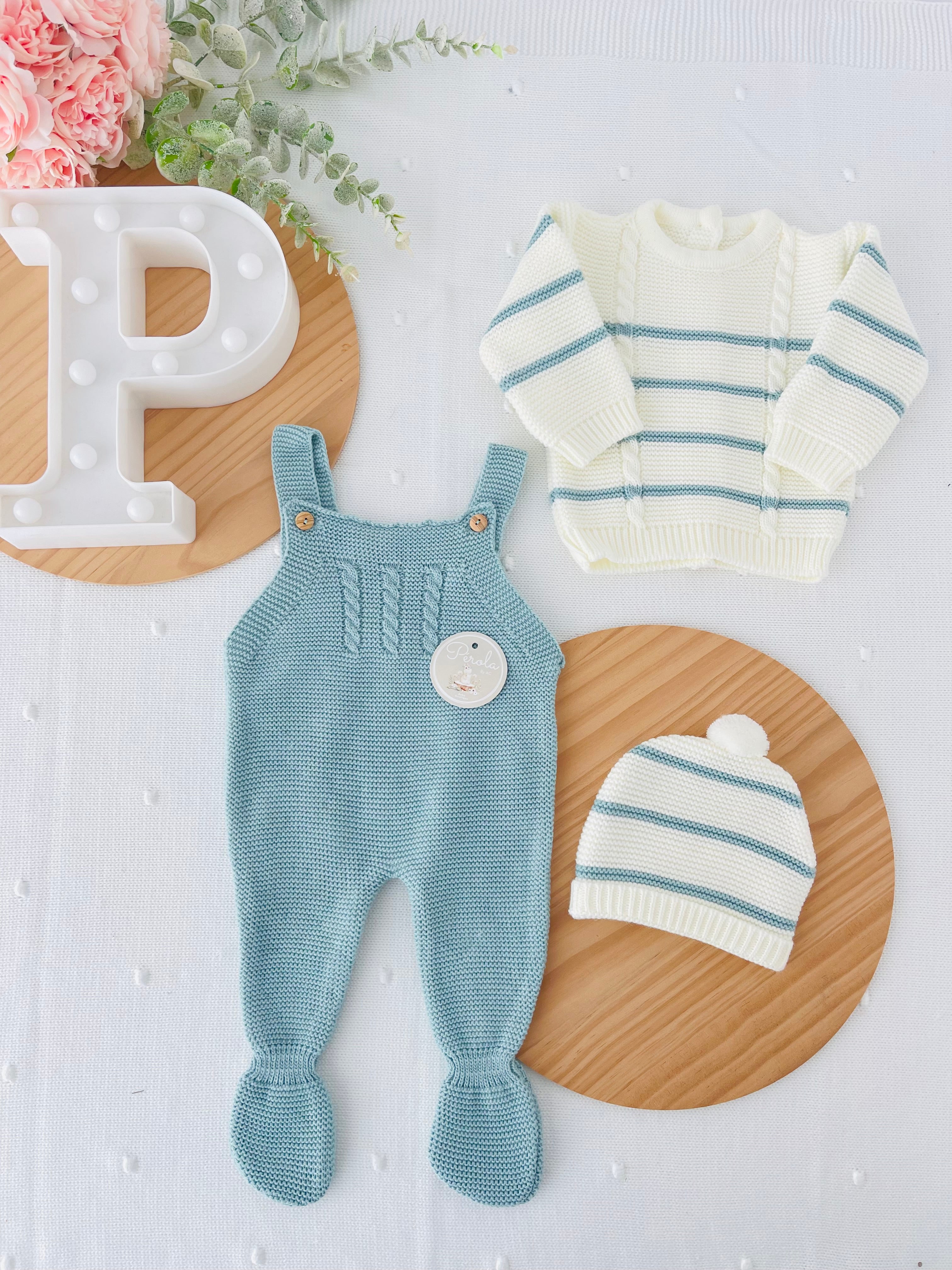Conjunto riscas: camisola, jardineiras e gorro