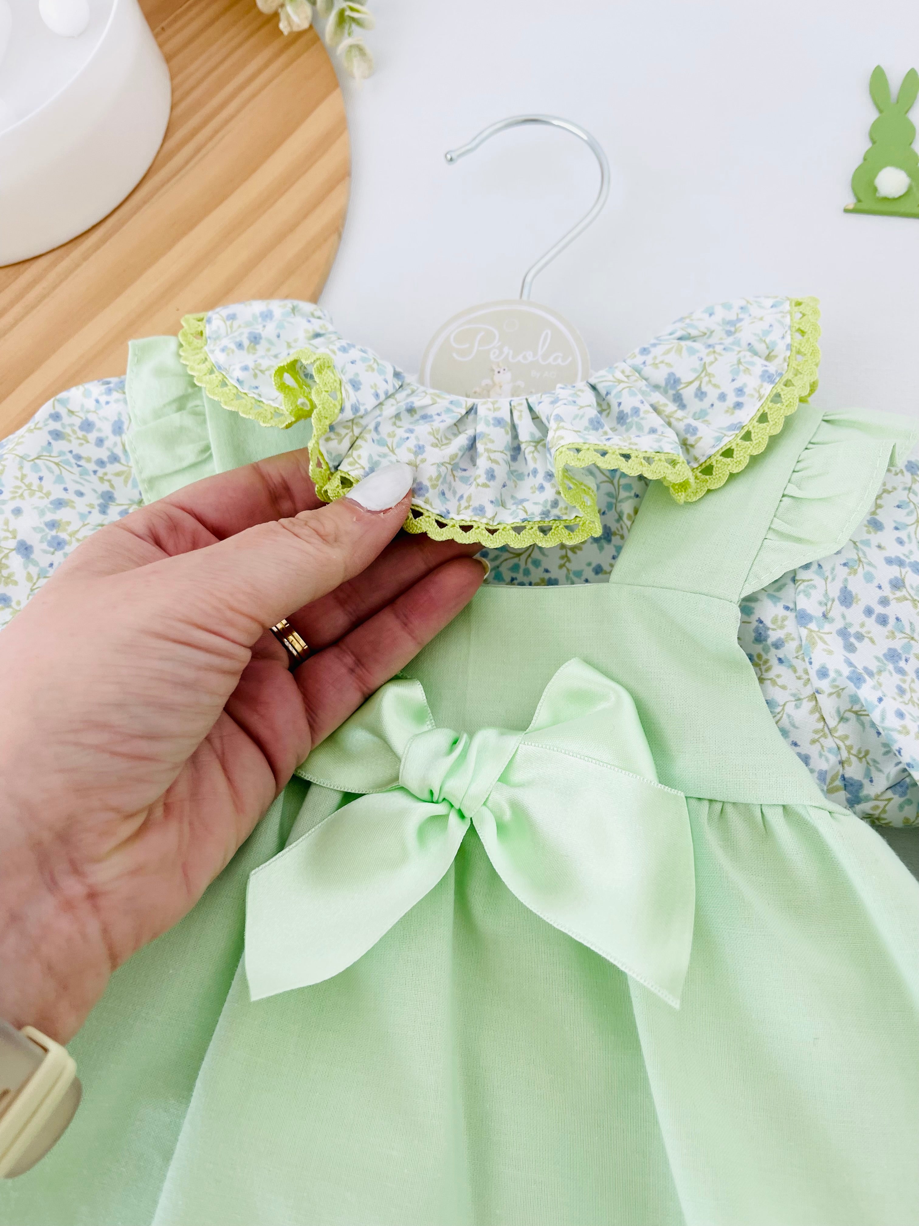 Conjunto Floral de 3 peças: vestido, blusa e tapa fraldas