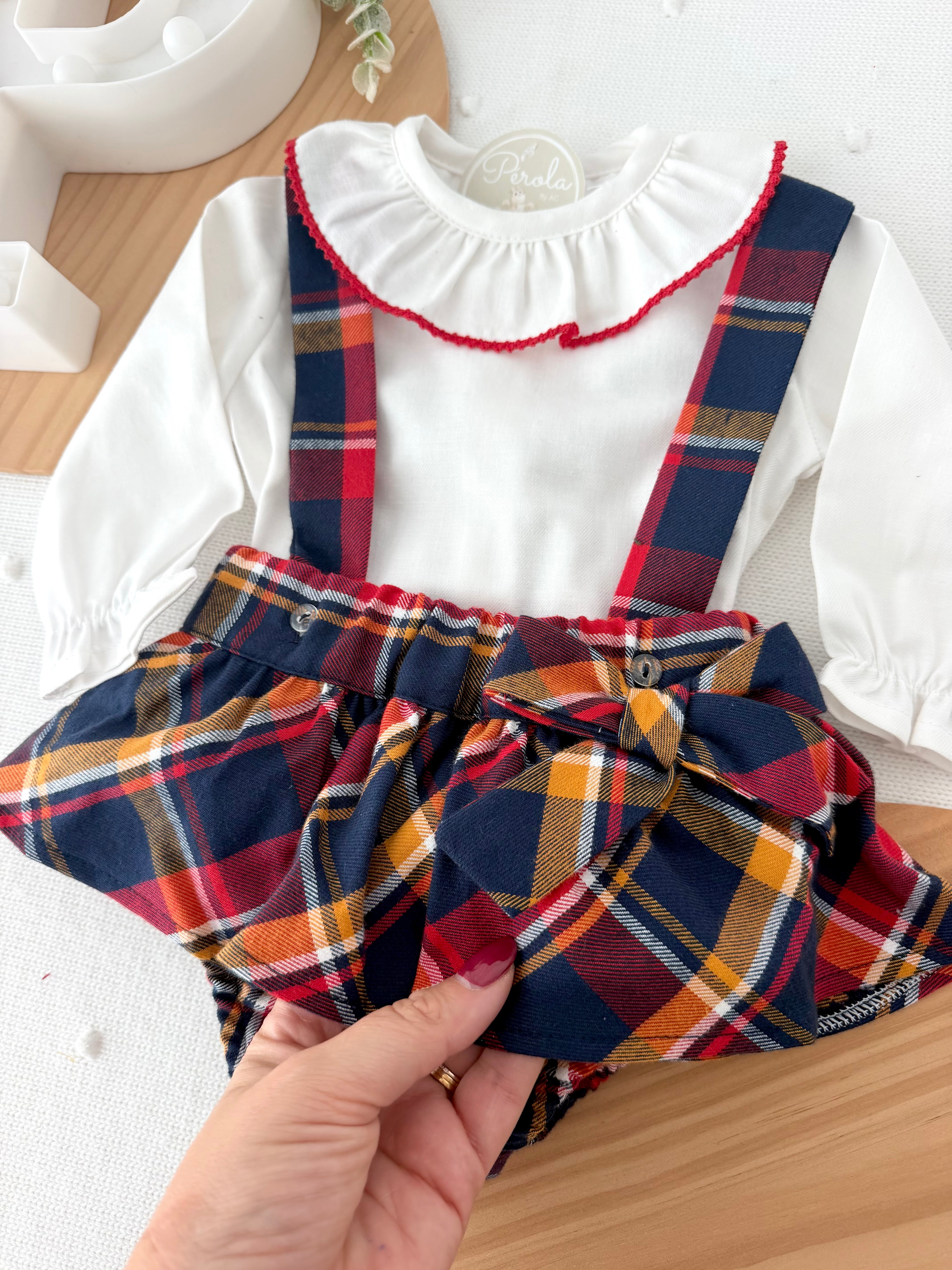 Conjunto encanto em xadrez: fofo e blusa