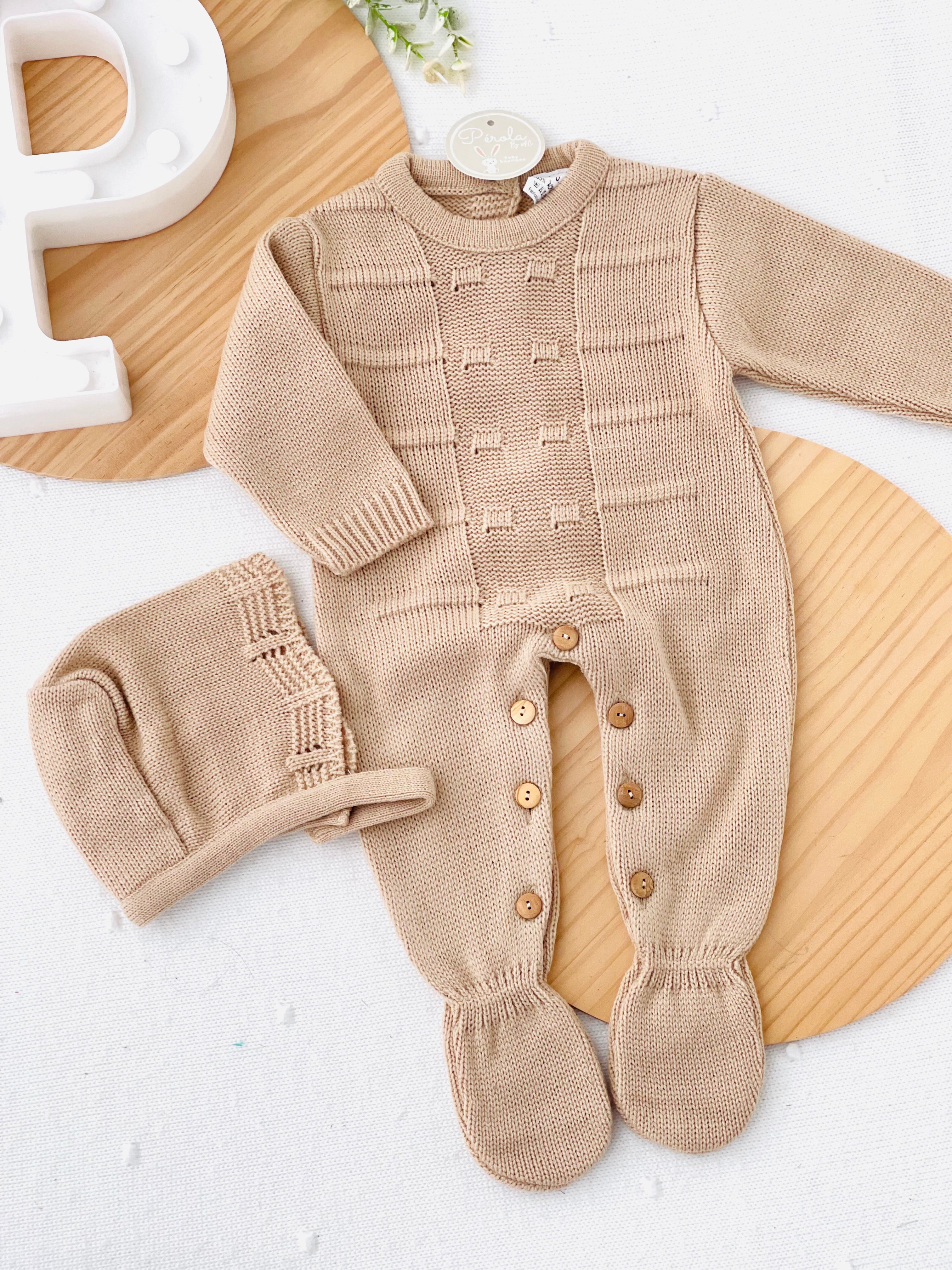 Saída de maternidade quadradinhos: Babygrow e touca Outono/Inverno