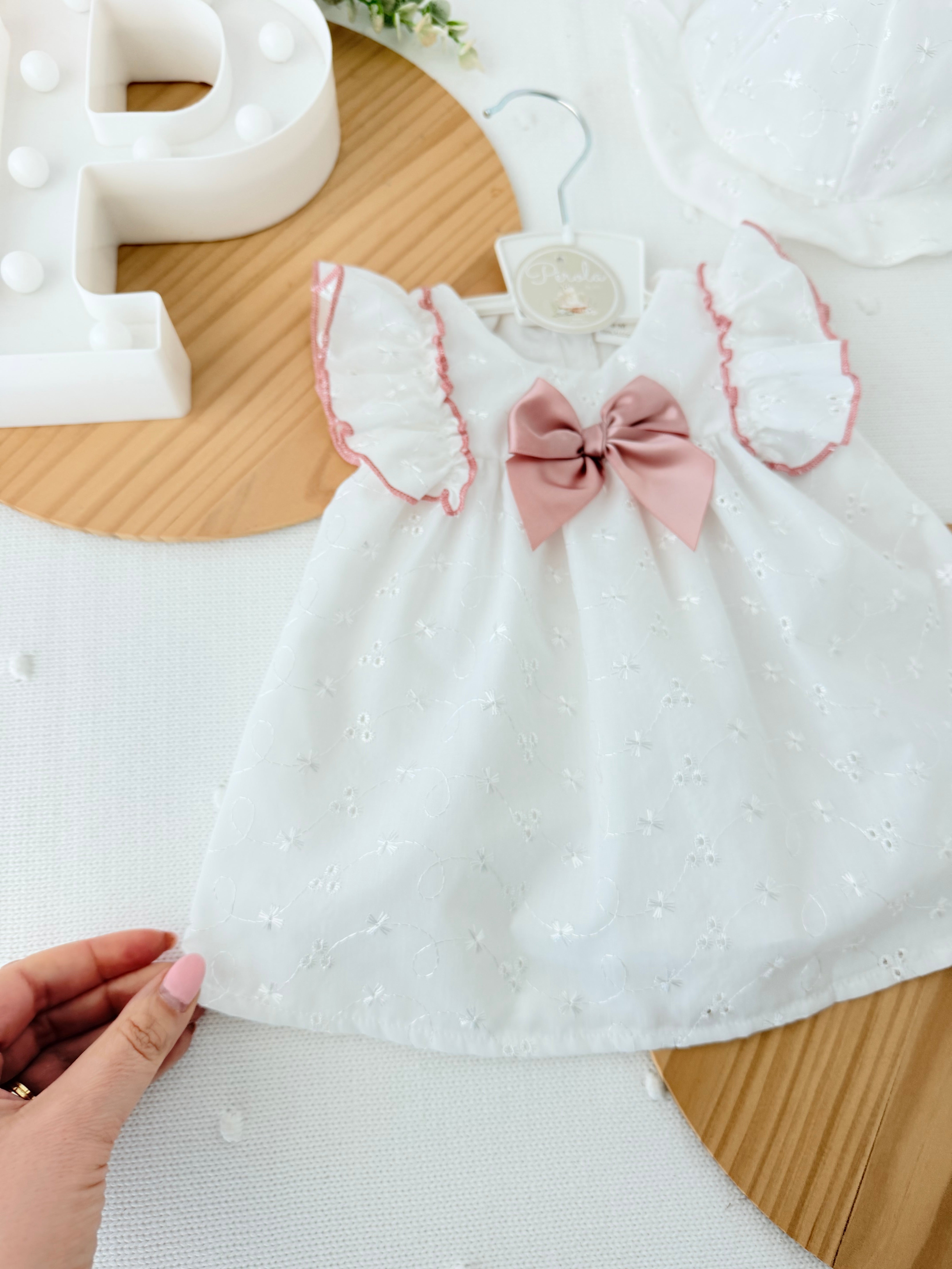 Vestido e chapéu