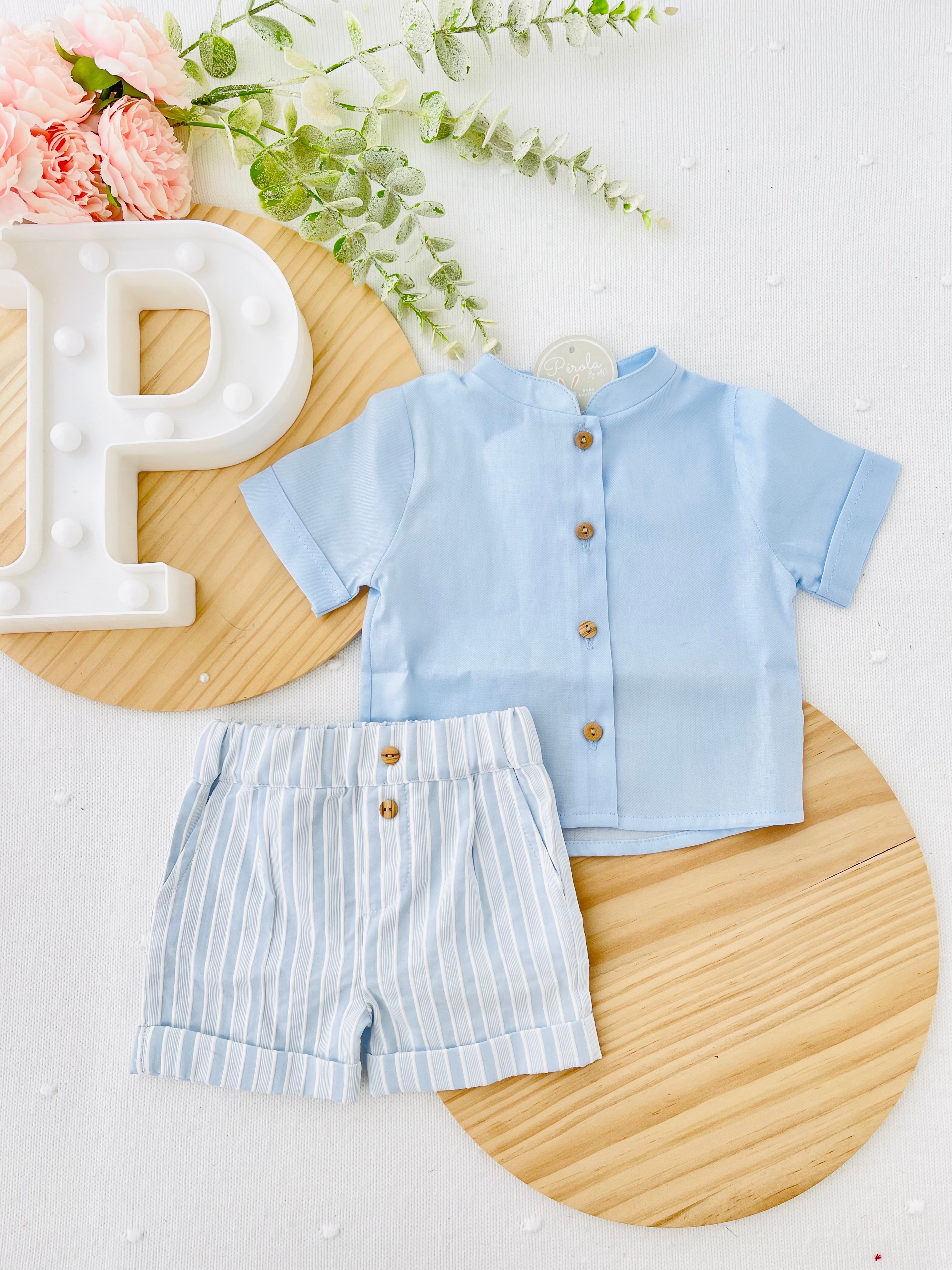 Camisa e calções riscas