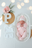 Pack saída de maternidade rosa 5 peças: body, calças, jardineiras, camisola e gorro