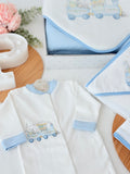 Conjunto enxoval menino- tema comboio 4 peças