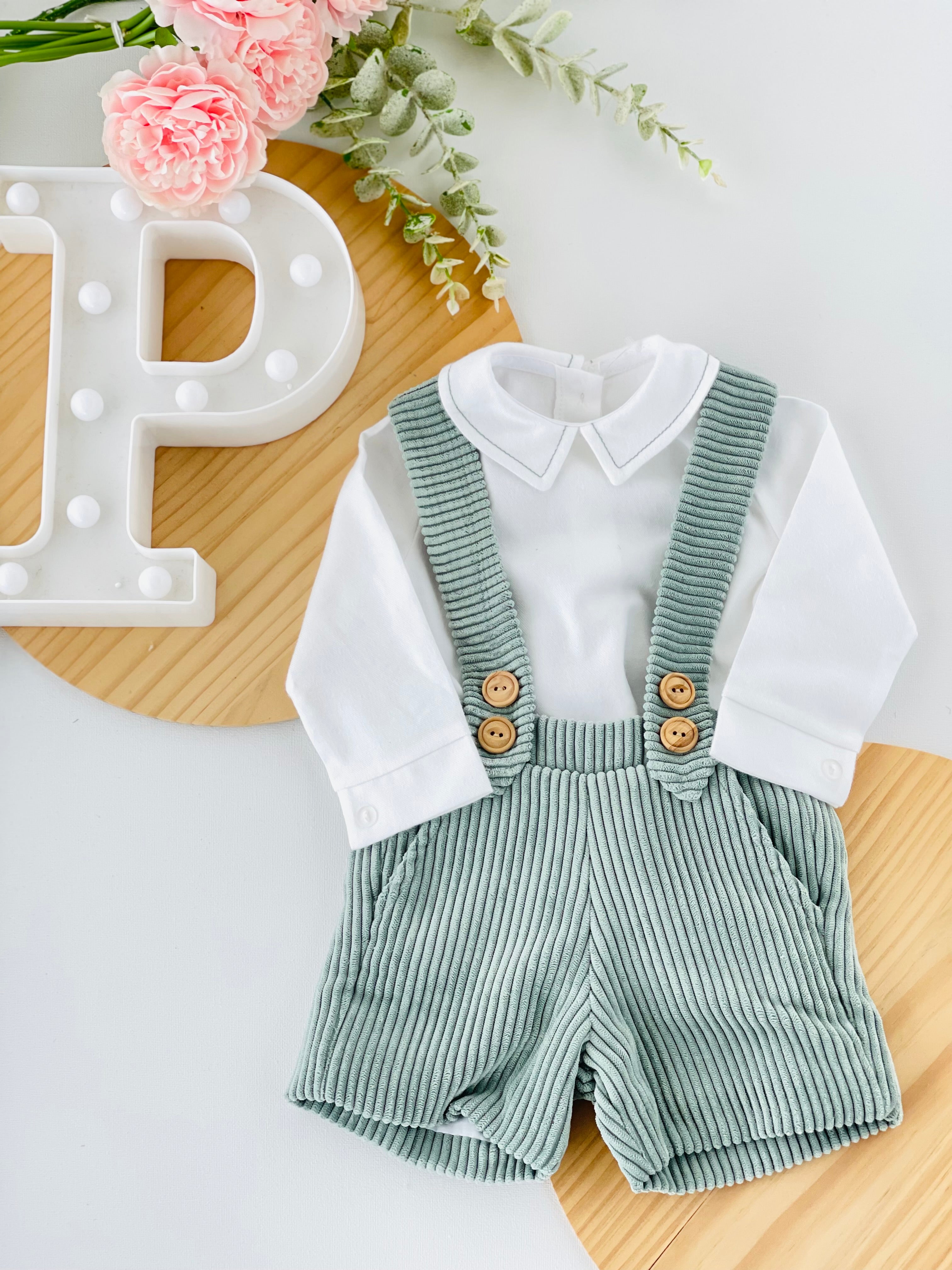 Conjunto elegante menino: calções e camisa em flanela