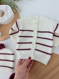 Conjunto risquinhas berinjela: jardineiras, camisola e gorro