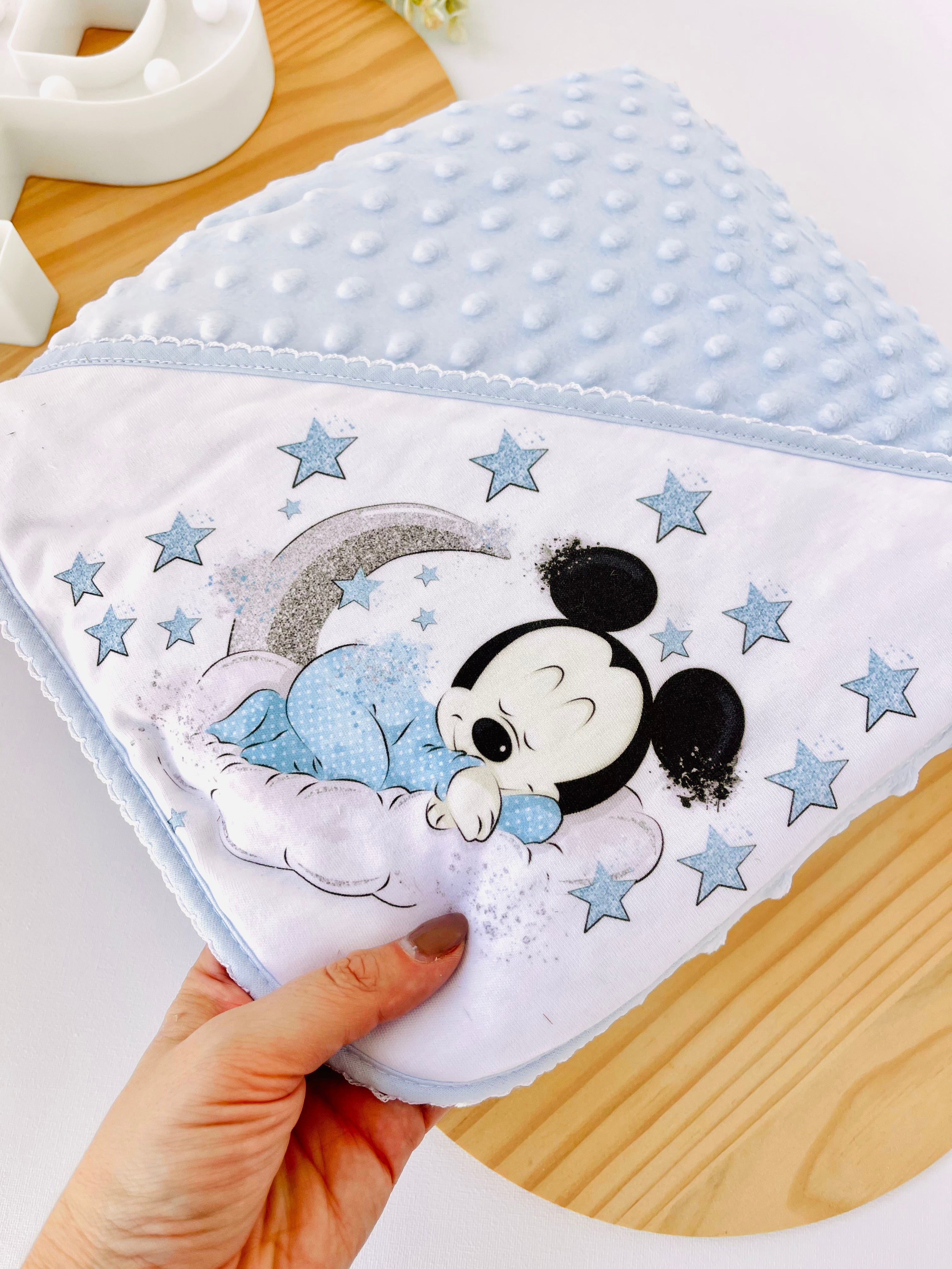 Manta tecido pipoca tema mickey e Minnie
