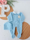 Saídas de maternidade: jardineiras, camisola e gorro outono inverno