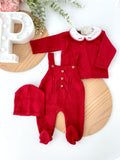 Saída de maternidade vermelho unissexo: jardineiras, camisola e gorro