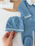 Saída de maternidade azul cobalto : jardineiras, camisola e gorro malha quentinha