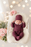Saída de maternidade beringela: jardineiras, camisola e gorro
