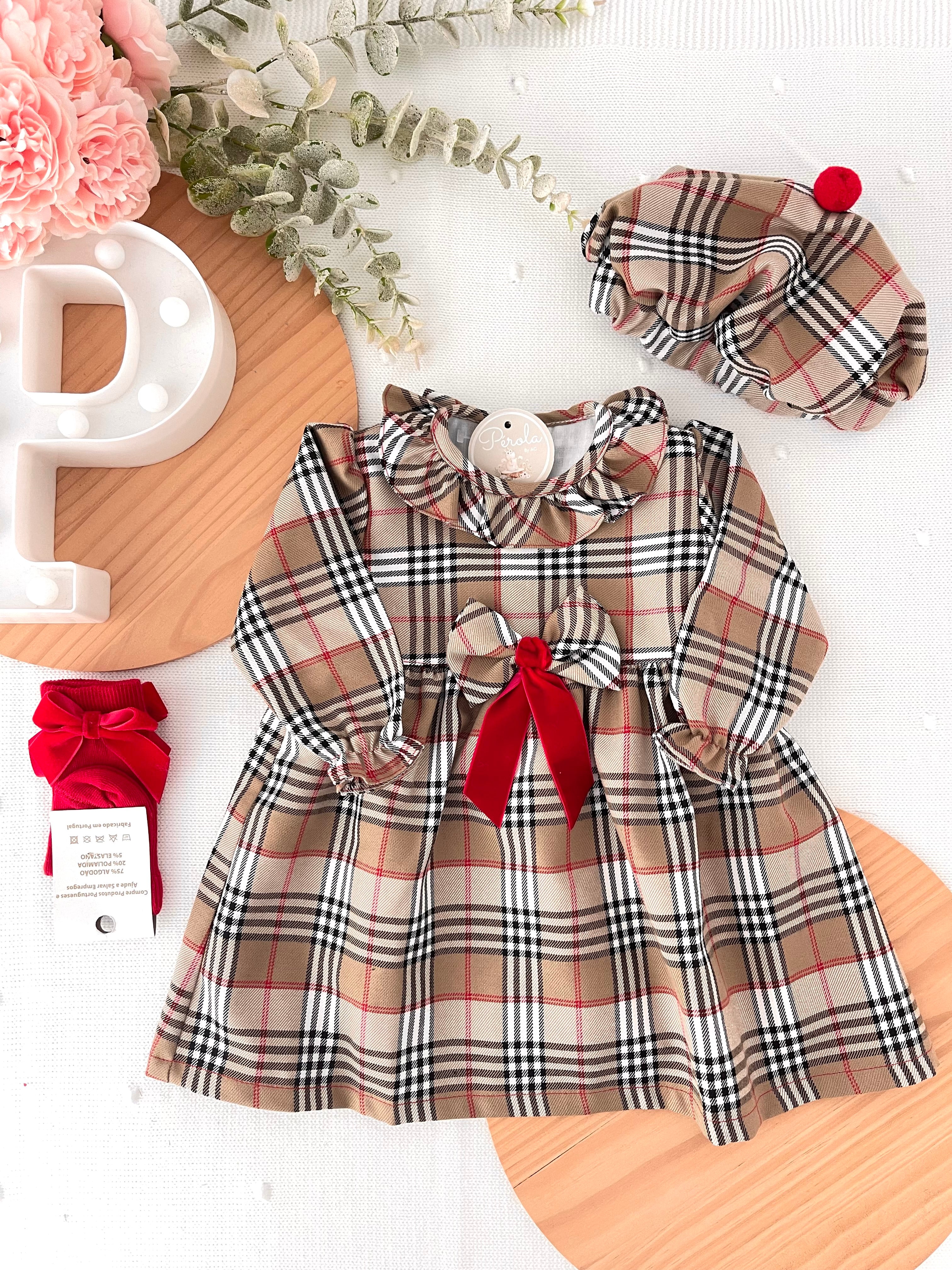 Conjunto Menina estilo Burberry - Vestido e Bóina