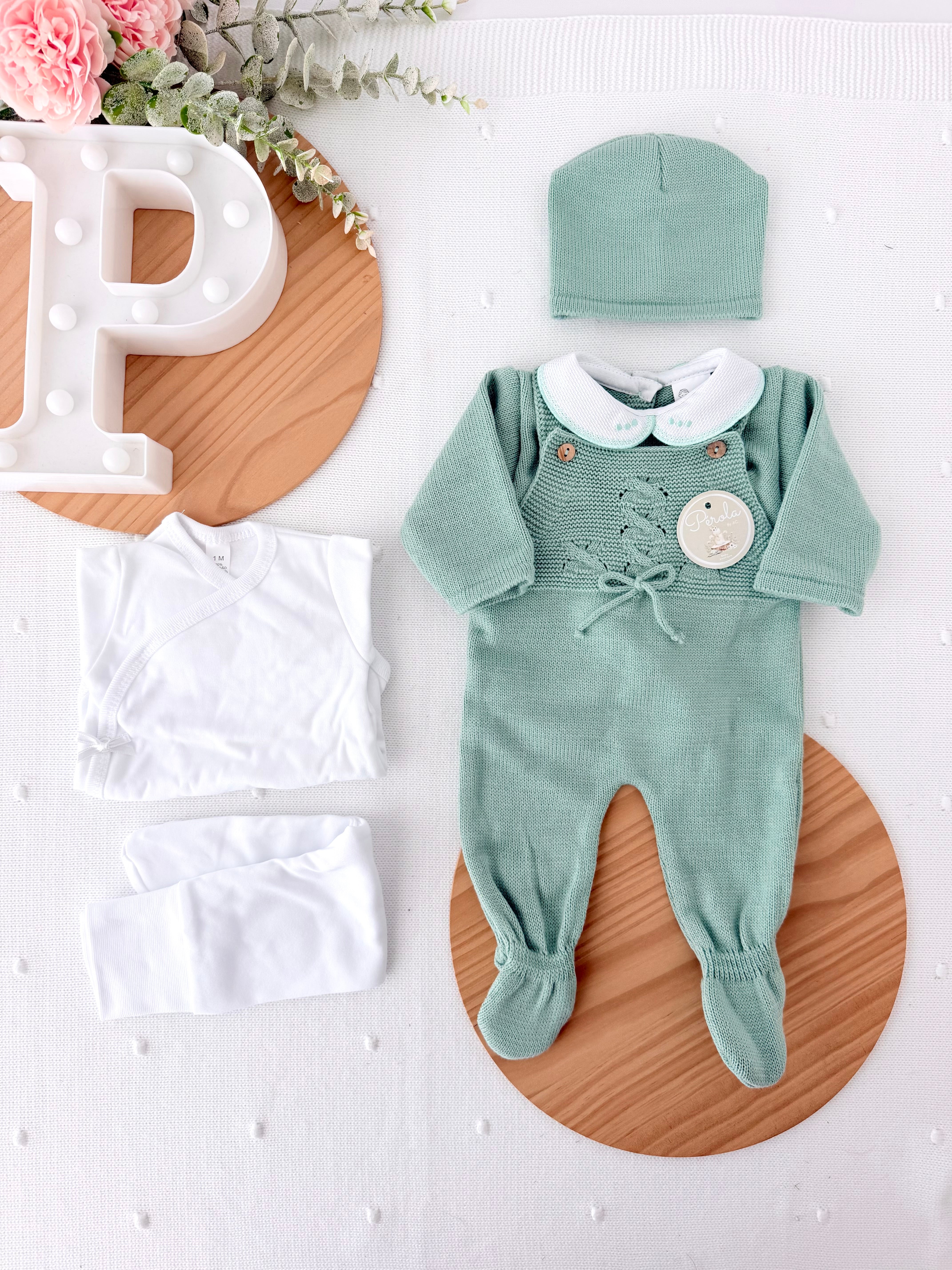 Pack saída de maternidade verde 5 peças: body, calças, jardineiras, camisola e gorro
