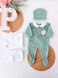 Pack saída de maternidade verde 5 peças: body, calças, jardineiras, camisola e gorro