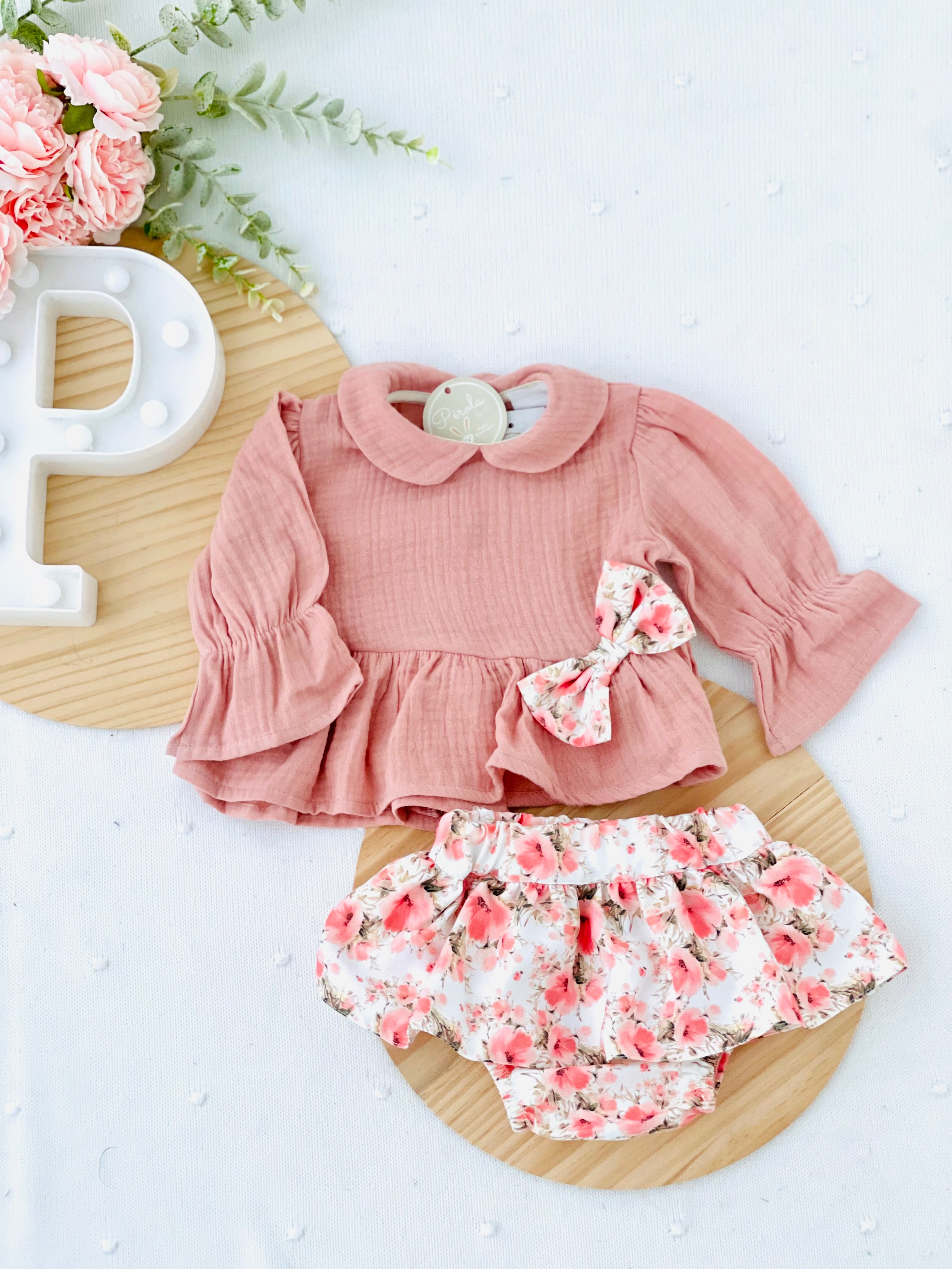 Blusa e saia/tapa fraldas