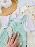 Saída de maternidade: camisa, gorro e jardineiras com pé