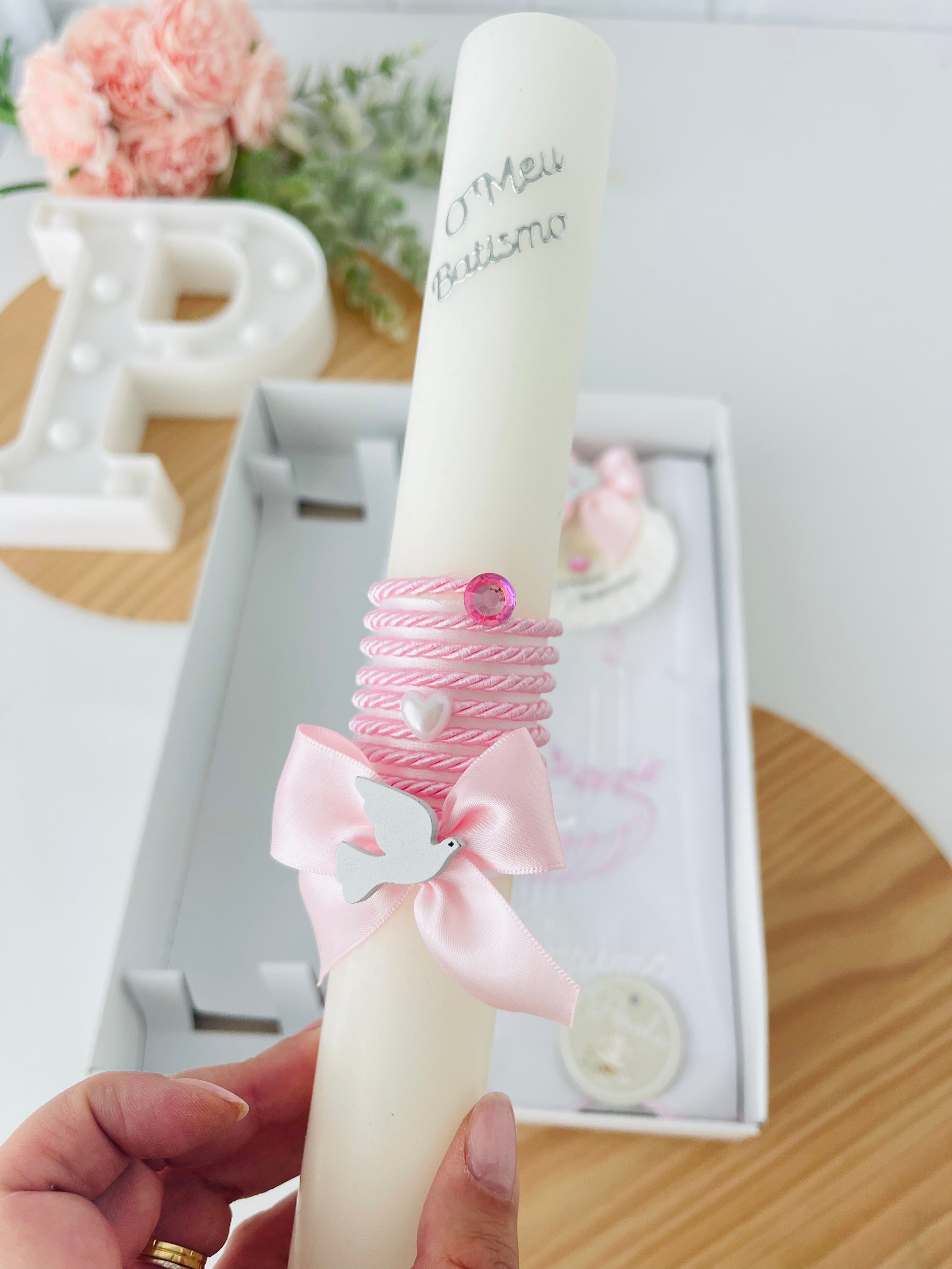 Conjunto para Batizado: vela, toalha e concha Pomba rosa 2