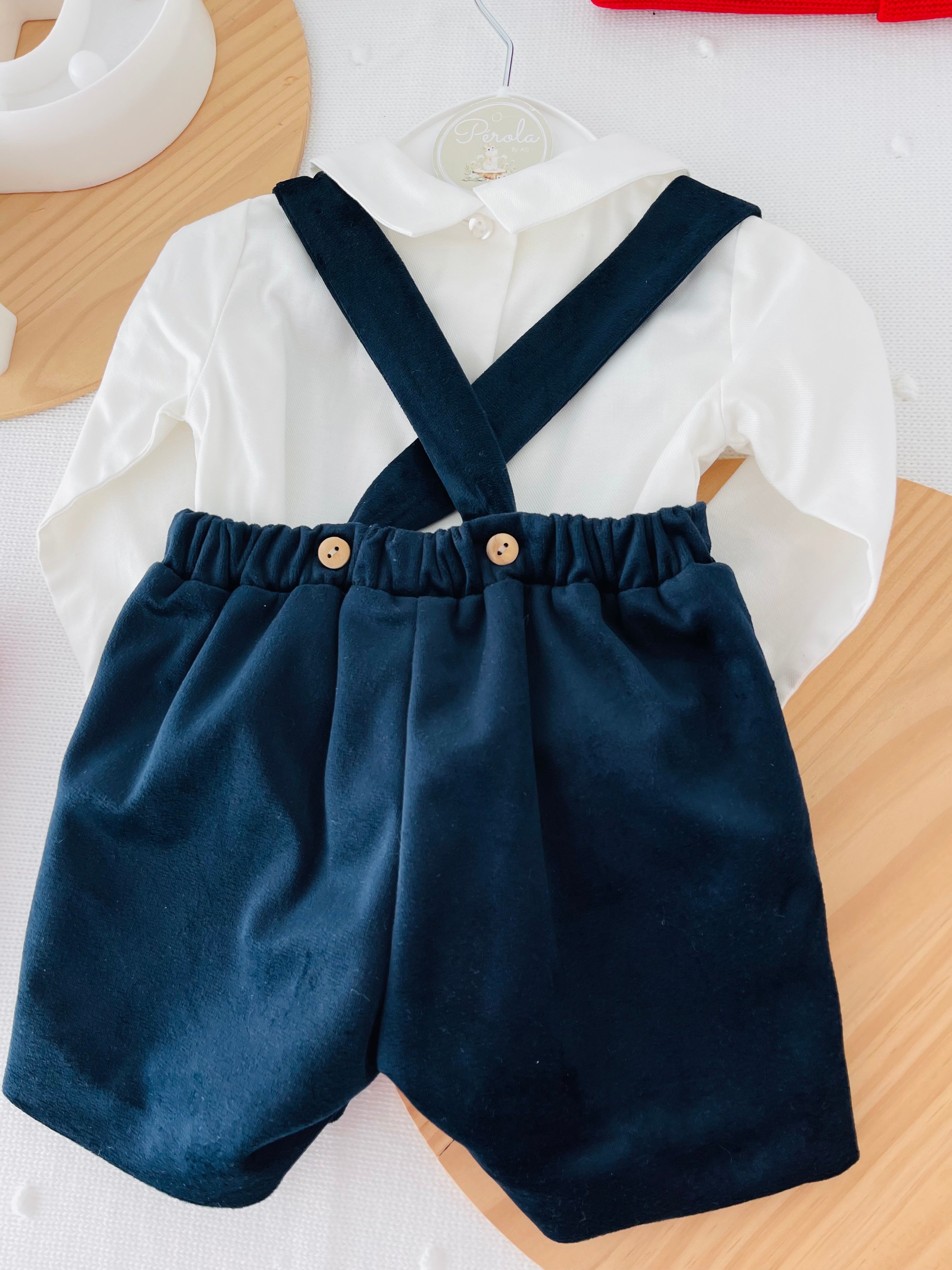 Conjunto premium em veludo: Calções com alças e camisa