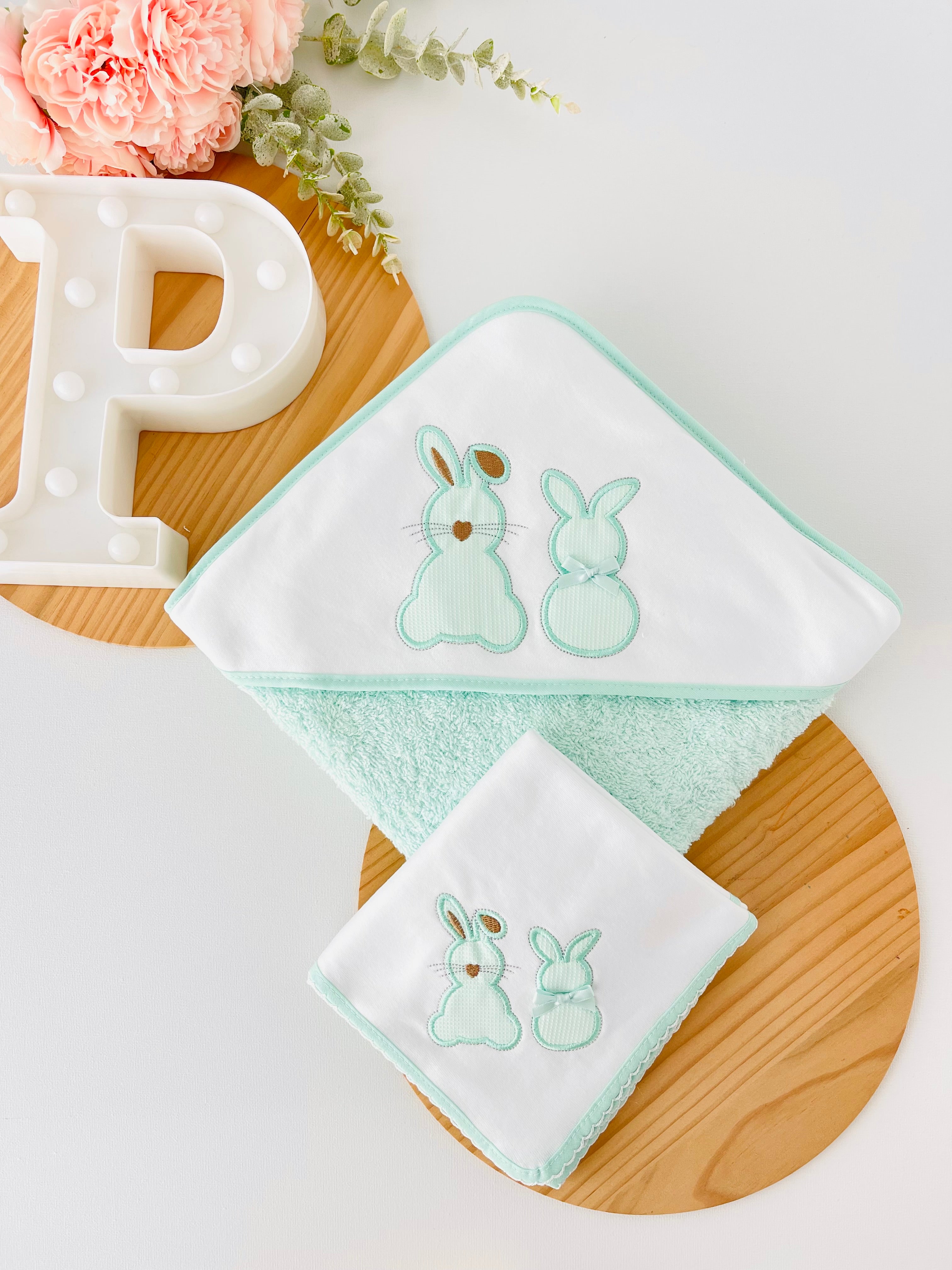 Toalha de banho tema 2 coelhos