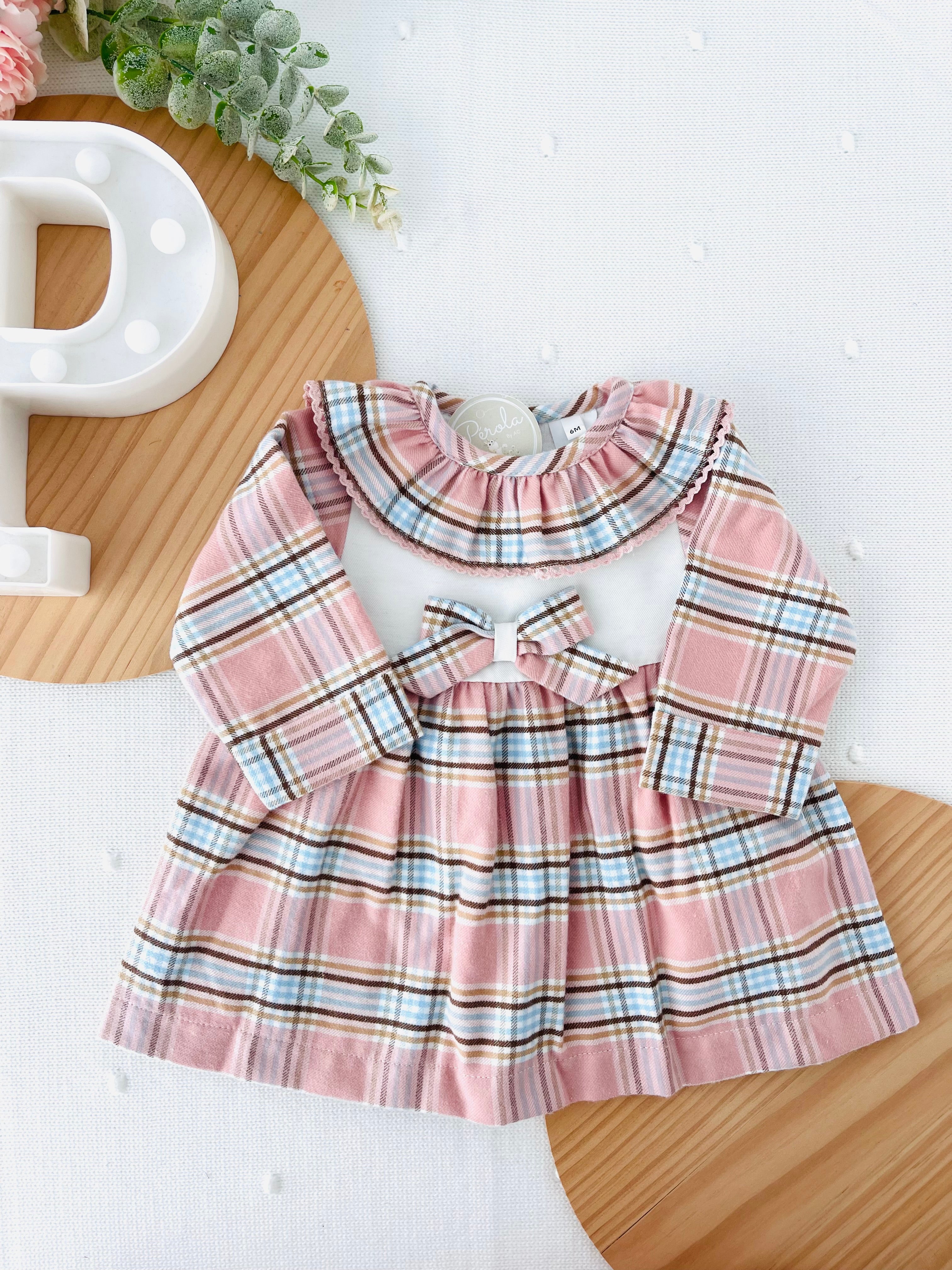 Conjunto Bela: casaco de pêlo comprido e vestido