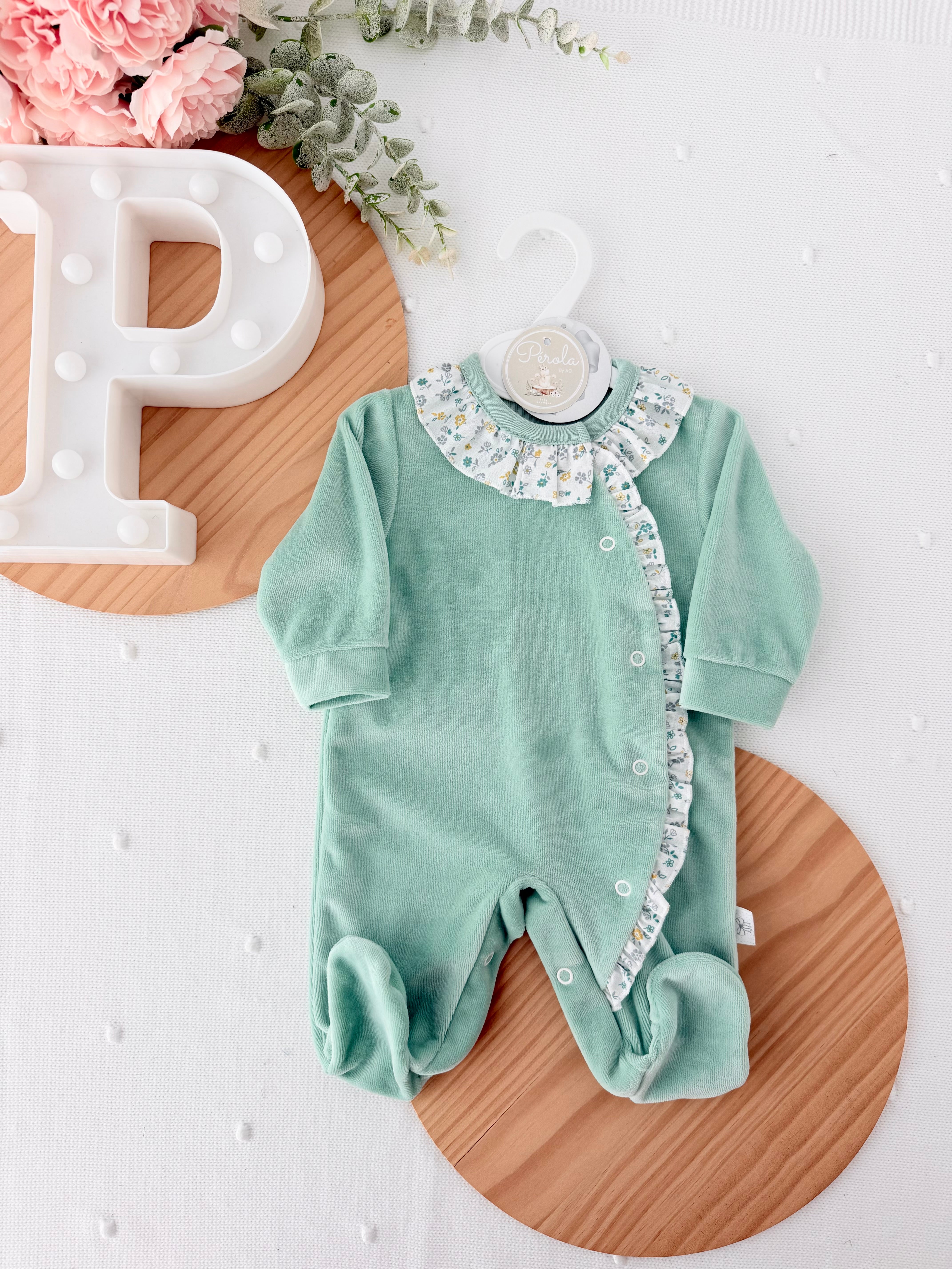 Babygrow tema flores em VELUDO verde