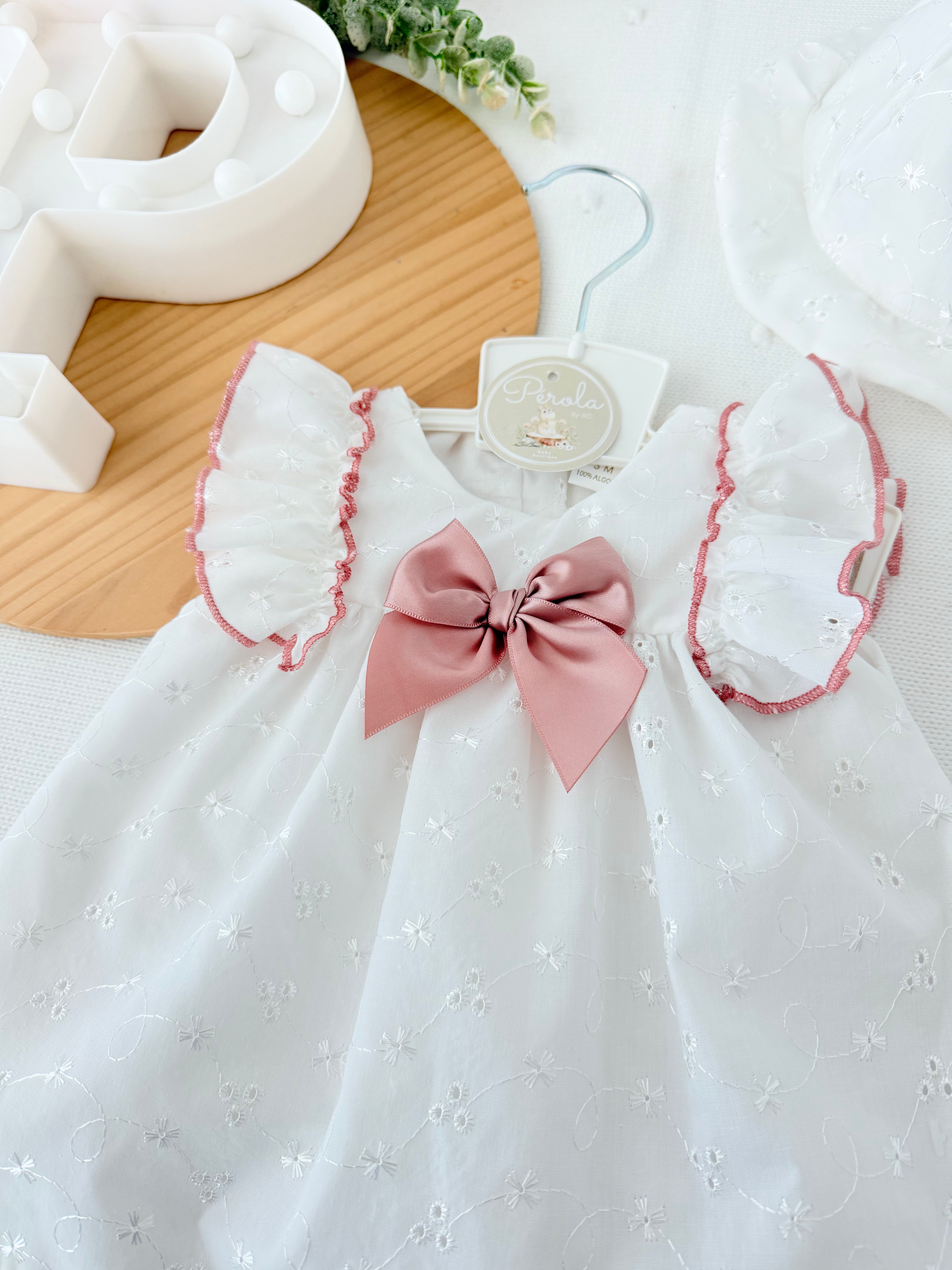 Vestido e chapéu