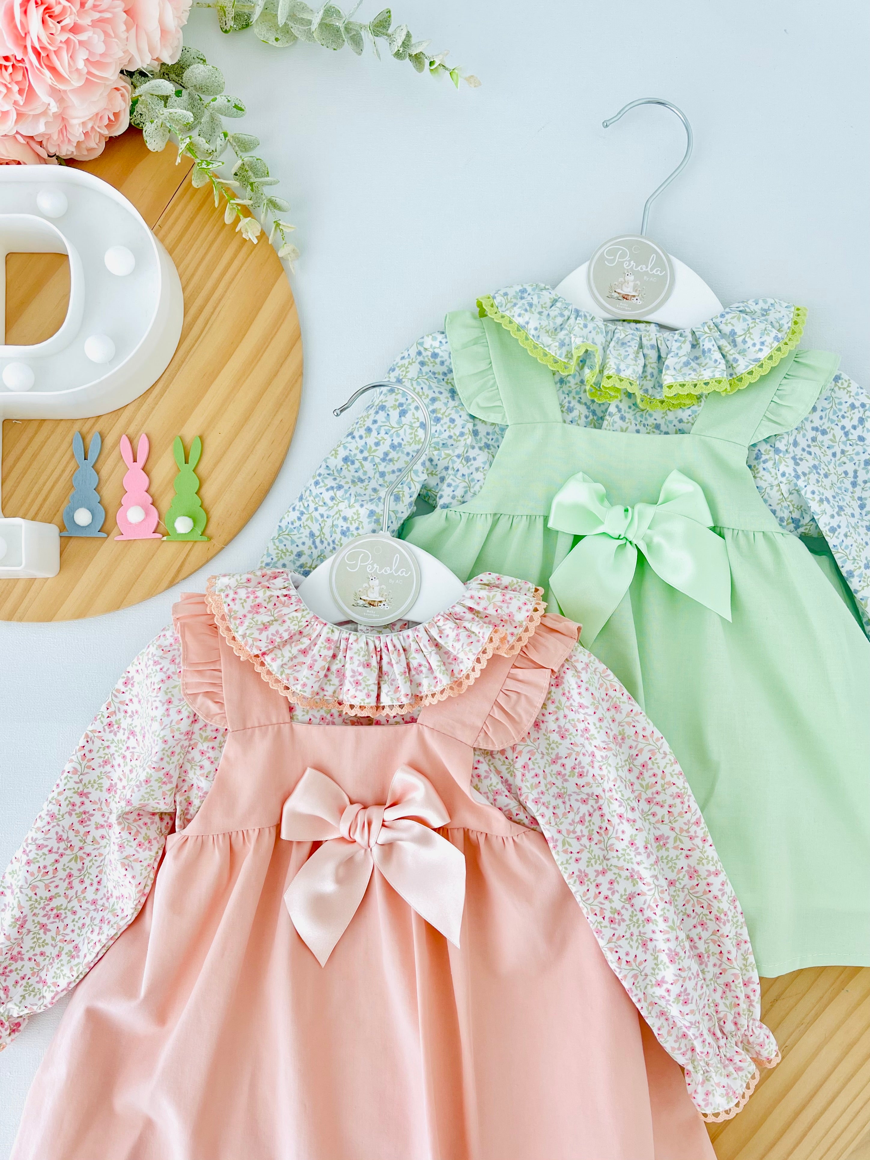 Conjunto Floral de 3 peças: vestido, blusa e tapa fraldas