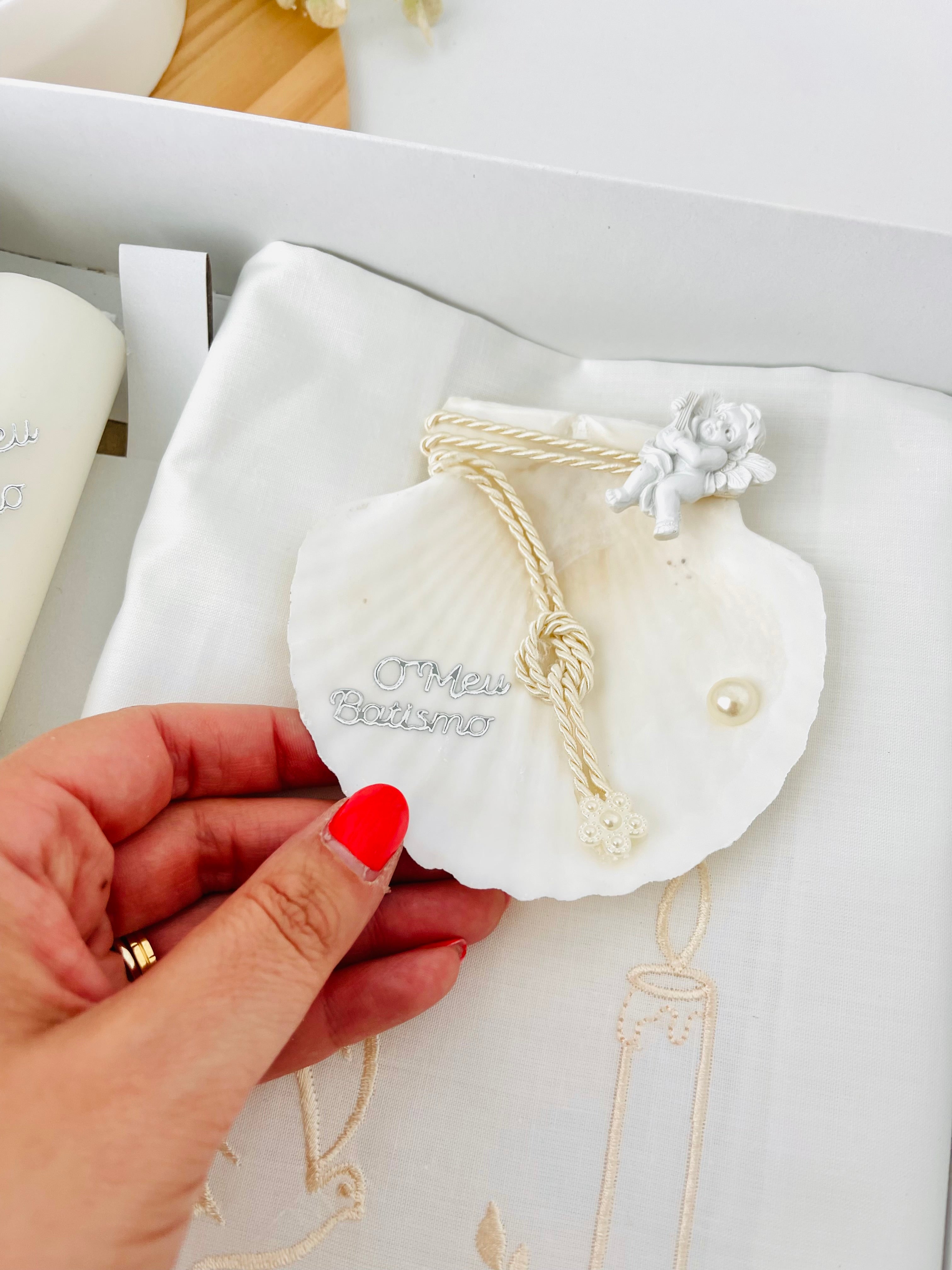 Conjunto para Batizado: vela, toalha e concha Batizado Pomba