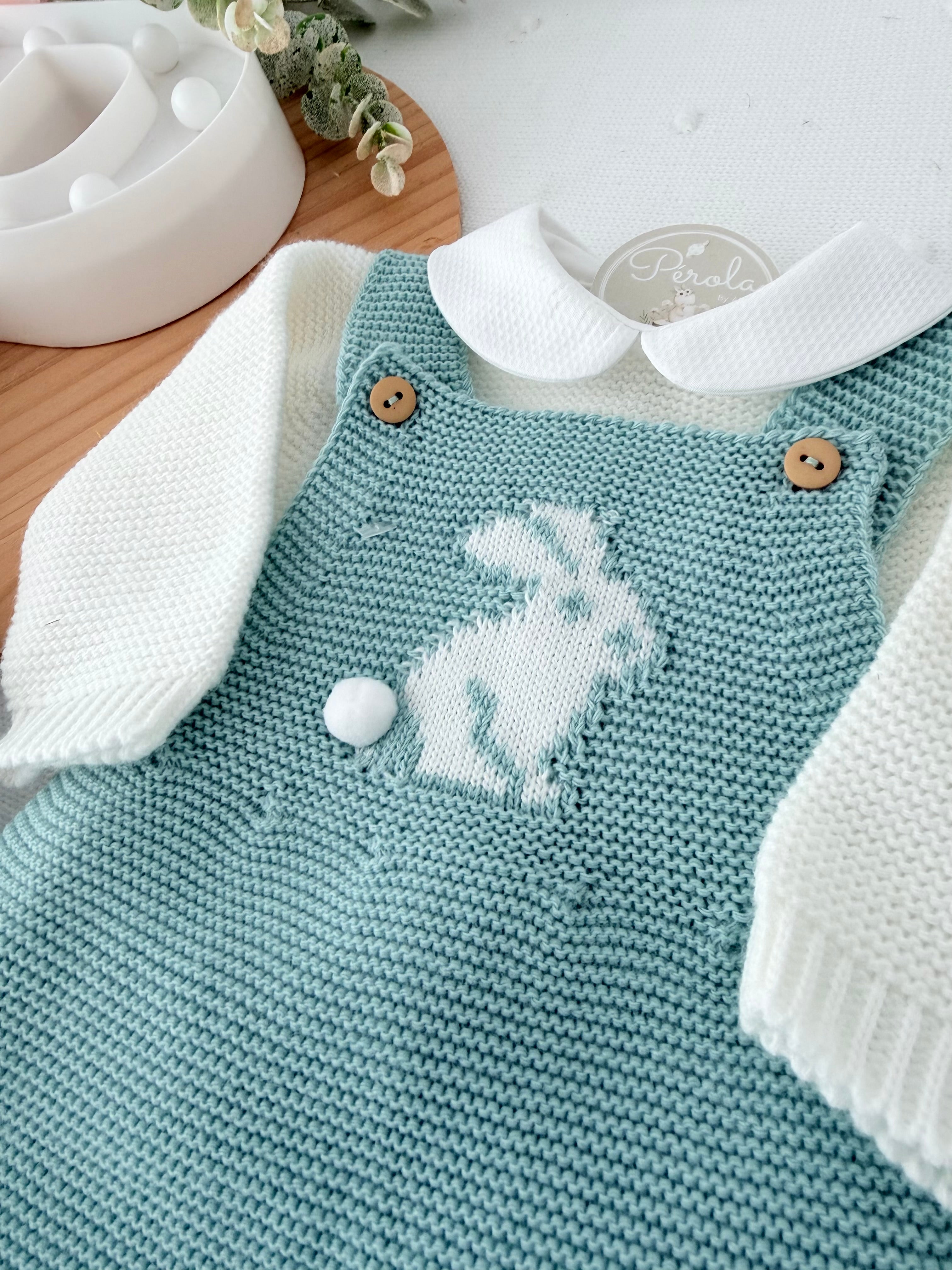 Conjunto coelhinho: jardineiras, camisola e gorro