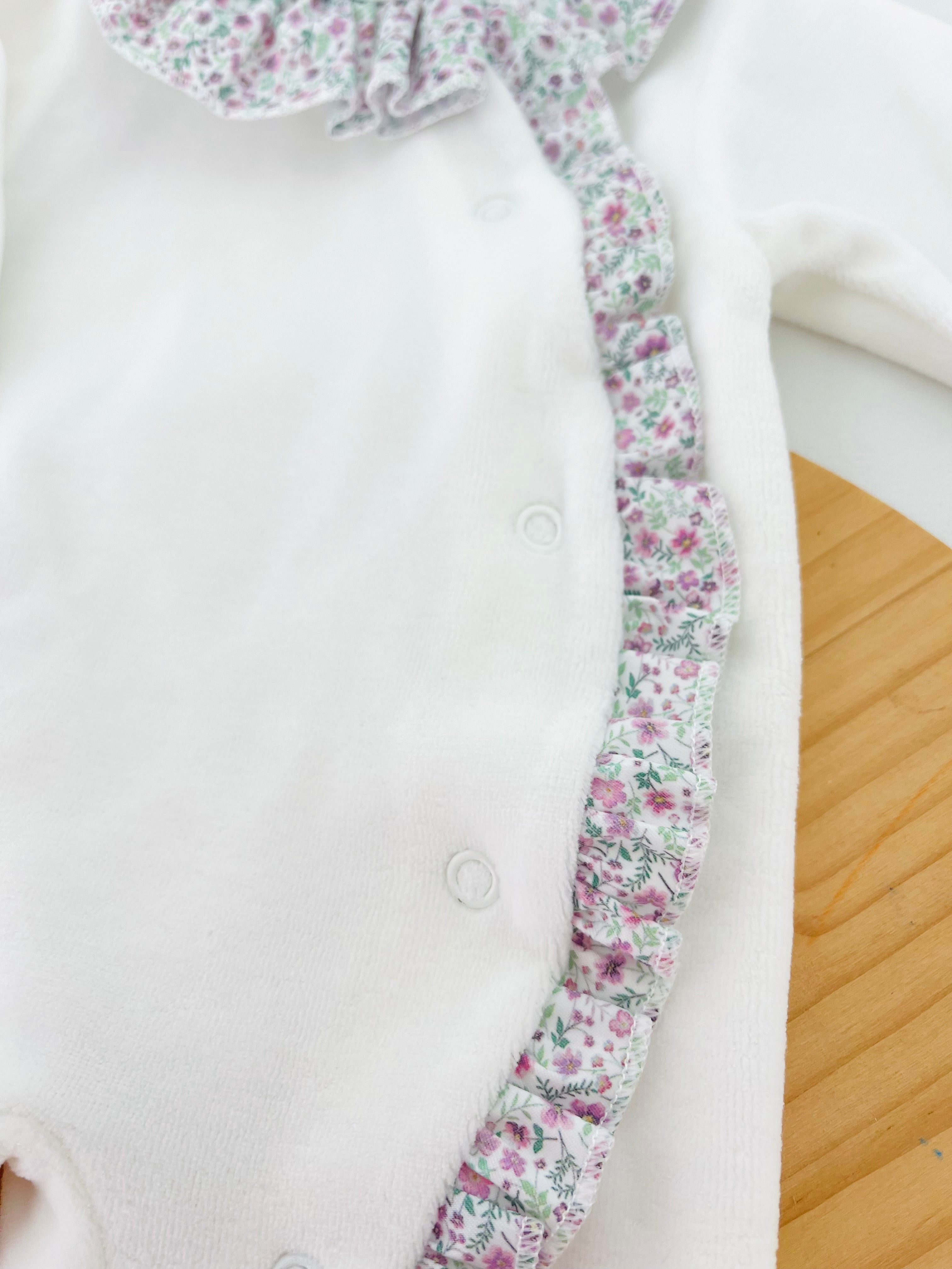 Babygrow em VELUDO- tema flores roxas