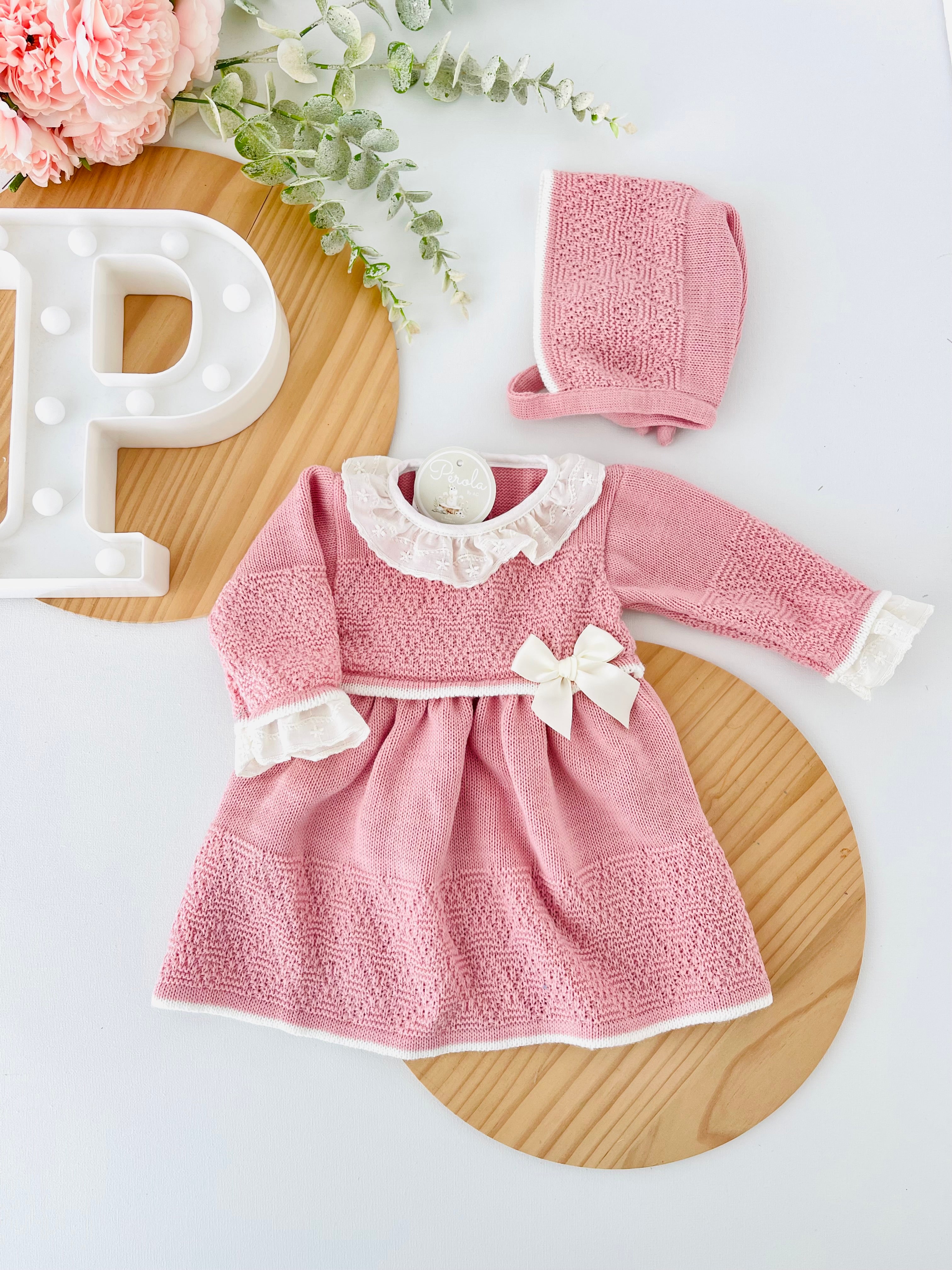 Vestido e touca Rosa Velho