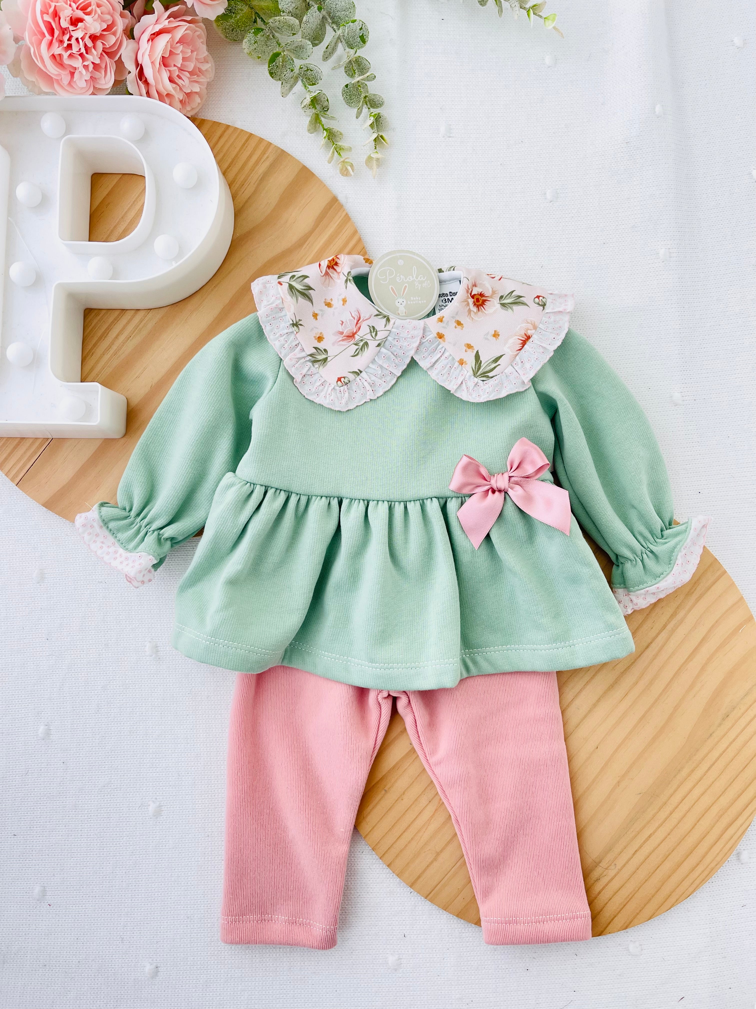 Conjunto Amélia verde: túnica e calças cardadas