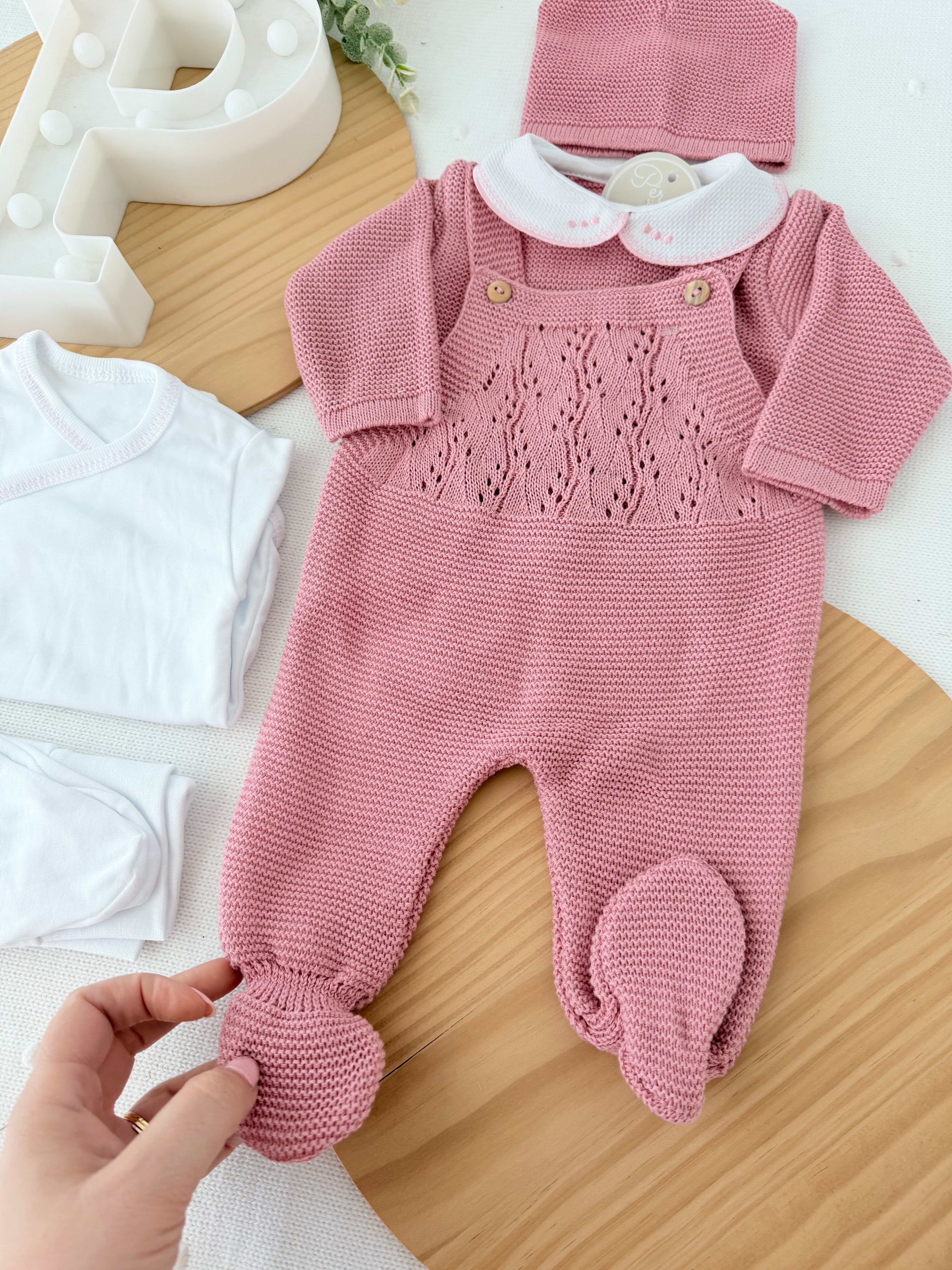 Pack saída de maternidade Rosa 5 peças: body, calças, jardineiras, camisola e gorro